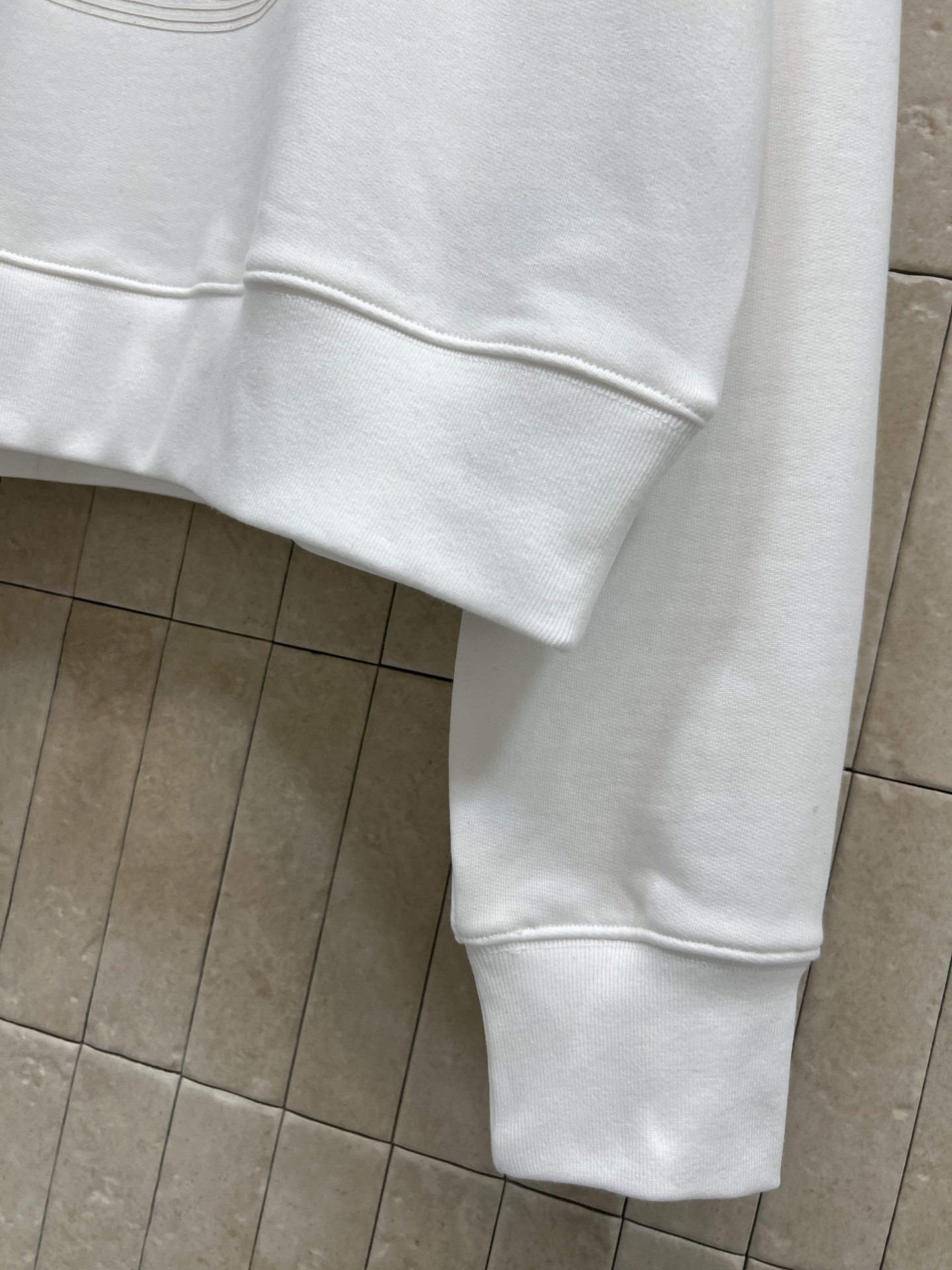 G家 26早春新款 白色印花图案圆领卫衣 基础卫衣版型上身百搭不挑人 遮肉显瘦绝绝子 胸前品牌印花图案点