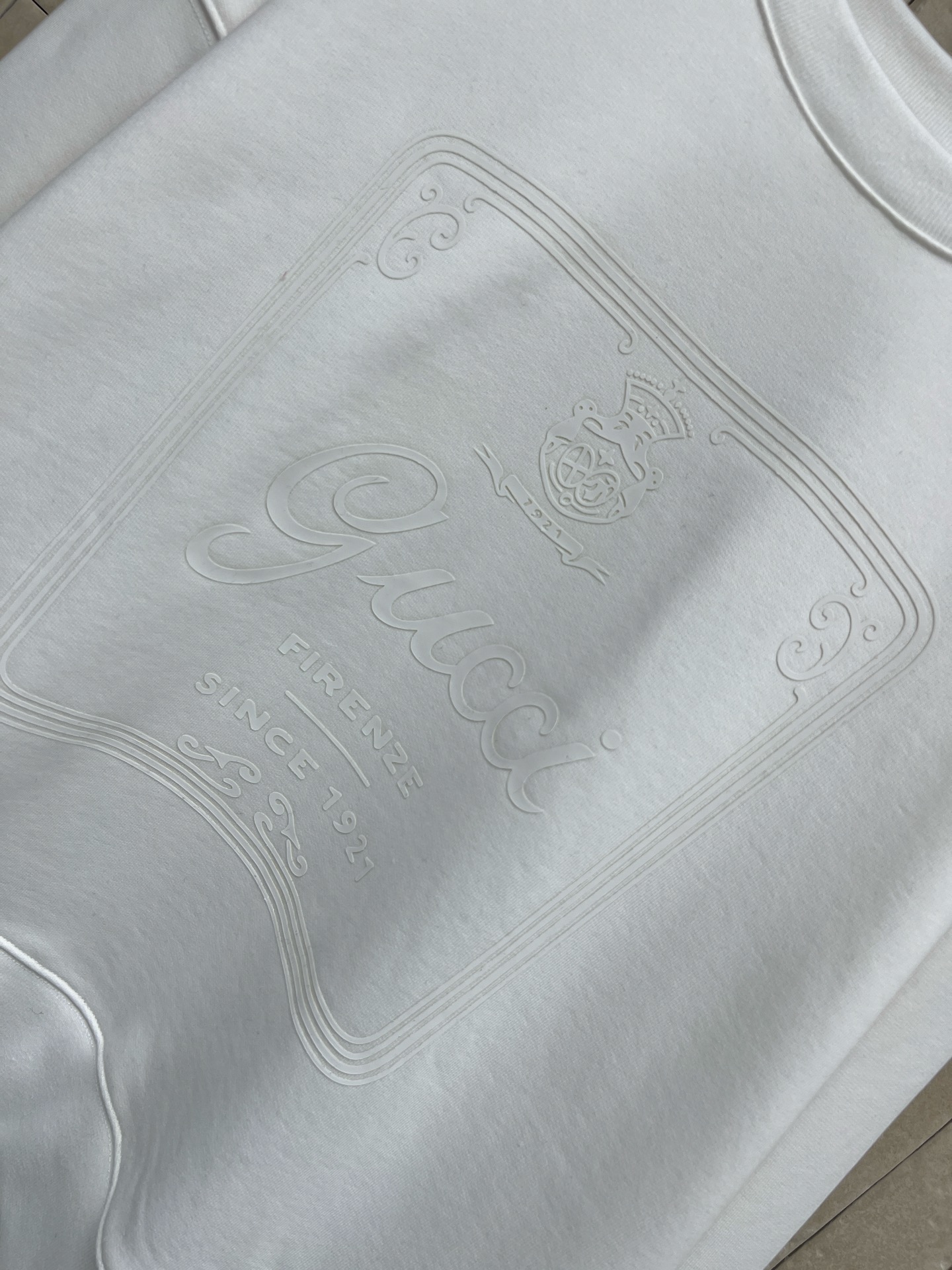 G家 26早春新款 白色印花图案圆领卫衣 基础卫衣版型上身百搭不挑人 遮肉显瘦绝绝子 胸前品牌印花图案点