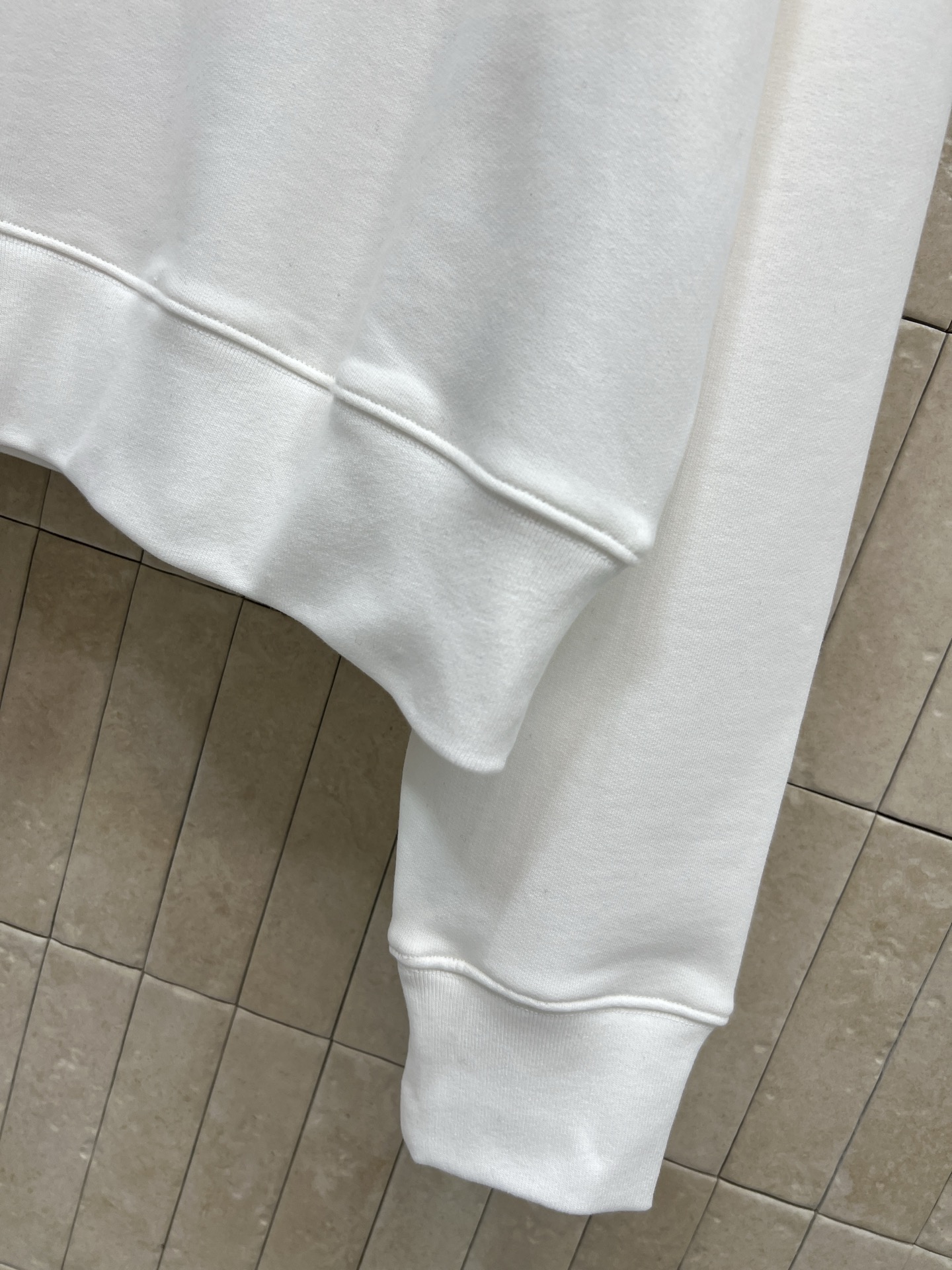 G家 26早春新款 GG徽标图案圆领卫衣 胸前双G标志+金色链条刺绣 节日氛围感满满 圆领宽松版型 超级