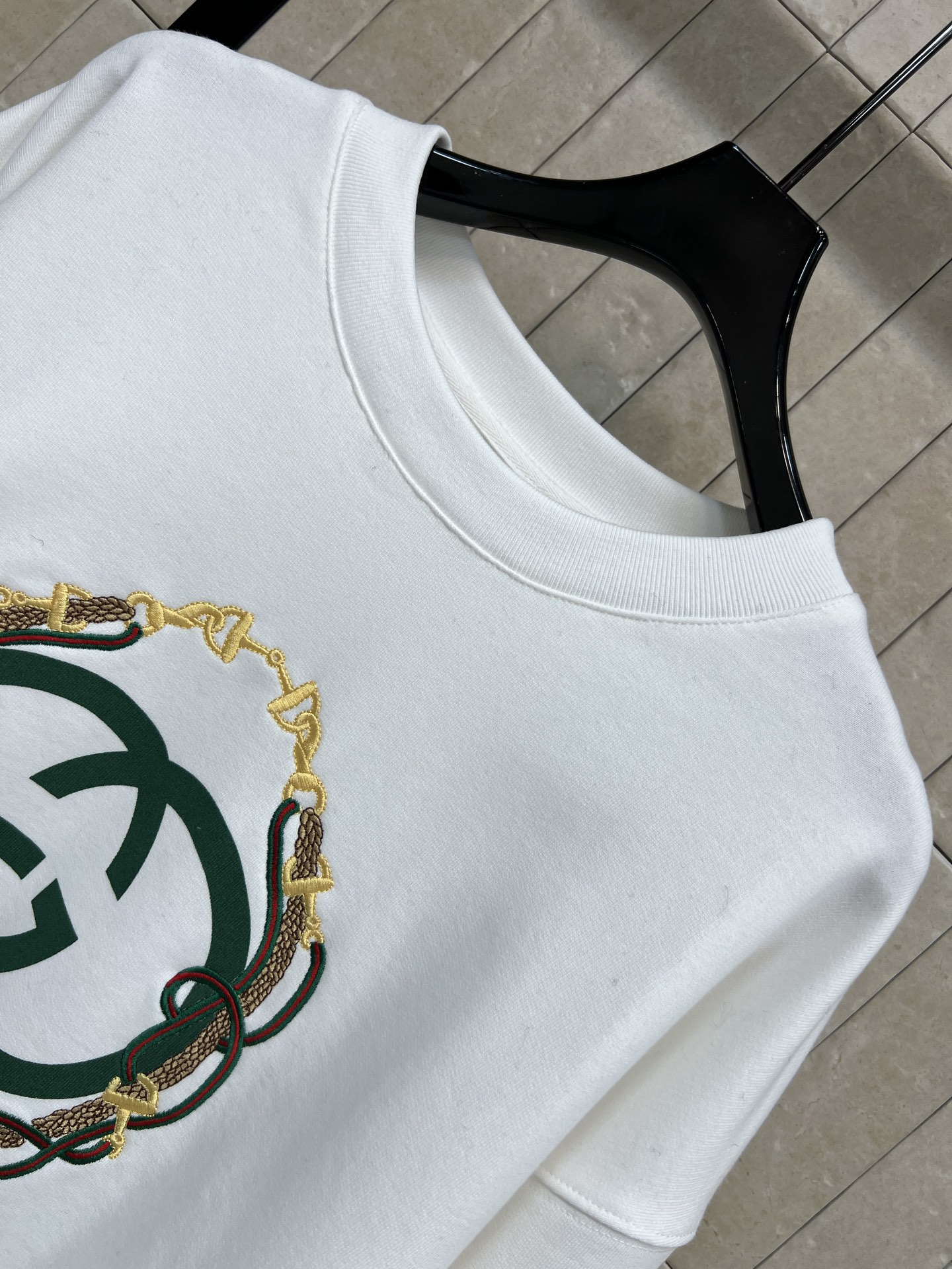 G家 26早春新款 GG徽标图案圆领卫衣 胸前双G标志+金色链条刺绣 节日氛围感满满 圆领宽松版型 超级