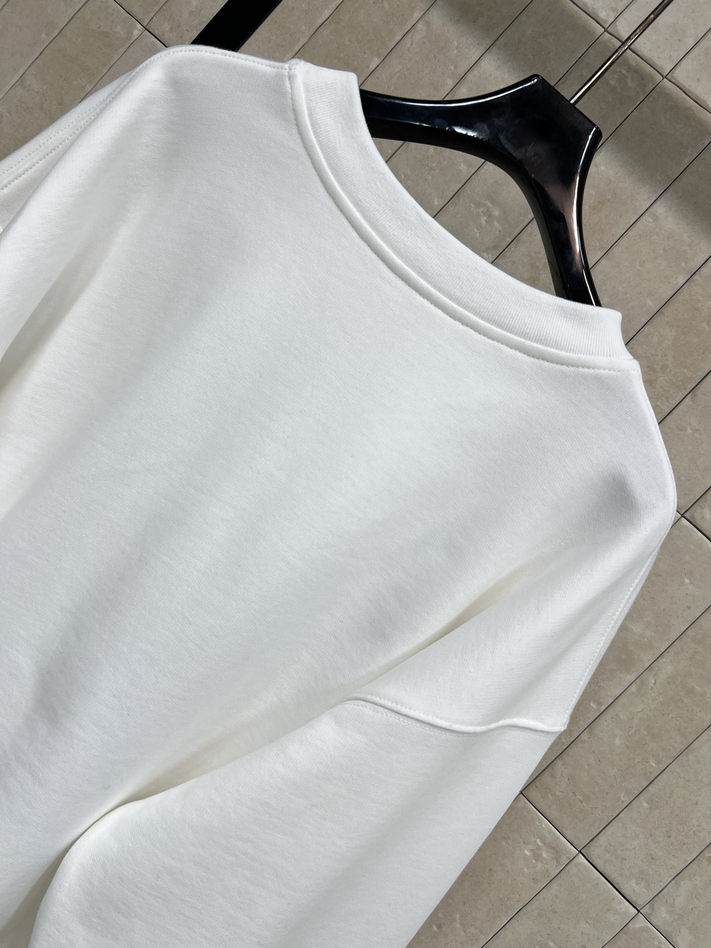 G家 26早春新款 GG徽标图案圆领卫衣 胸前双G标志+金色链条刺绣 节日氛围感满满 圆领宽松版型 超级