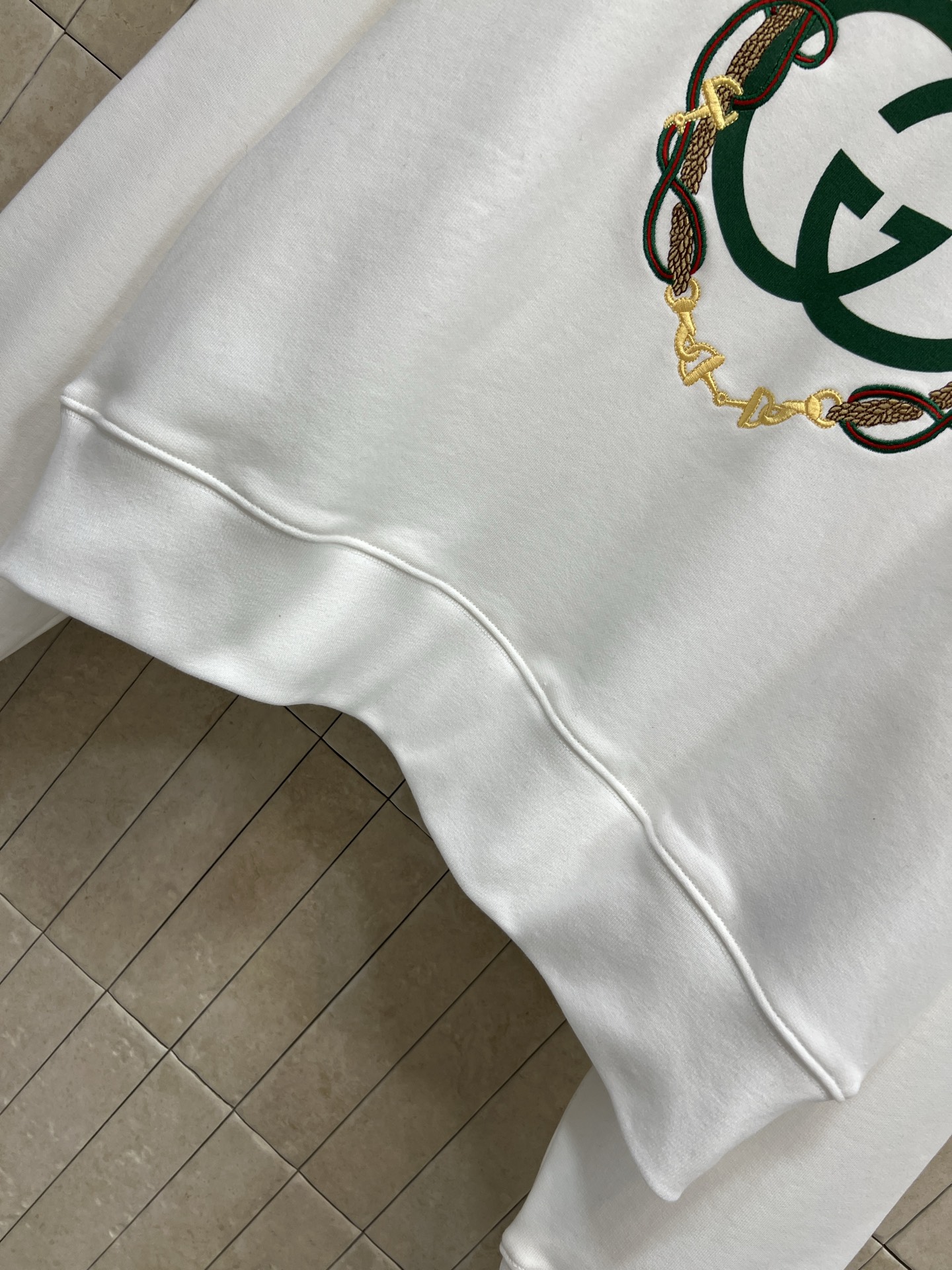 G家 26早春新款 GG徽标图案圆领卫衣 胸前双G标志+金色链条刺绣 节日氛围感满满 圆领宽松版型 超级