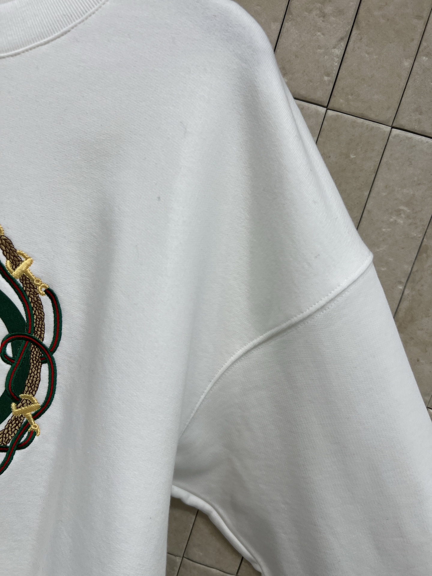 G家 26早春新款 GG徽标图案圆领卫衣 胸前双G标志+金色链条刺绣 节日氛围感满满 圆领宽松版型 超级