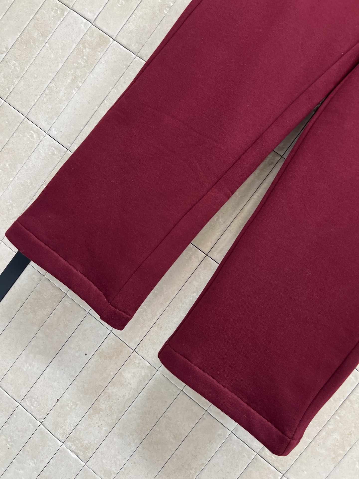 G家 26早春新款 酒红色加绒卫裤 柔软加绒面料 秋冬穿超暖！宽松直筒设计+松紧腰抽绳 舒适又实用 适合