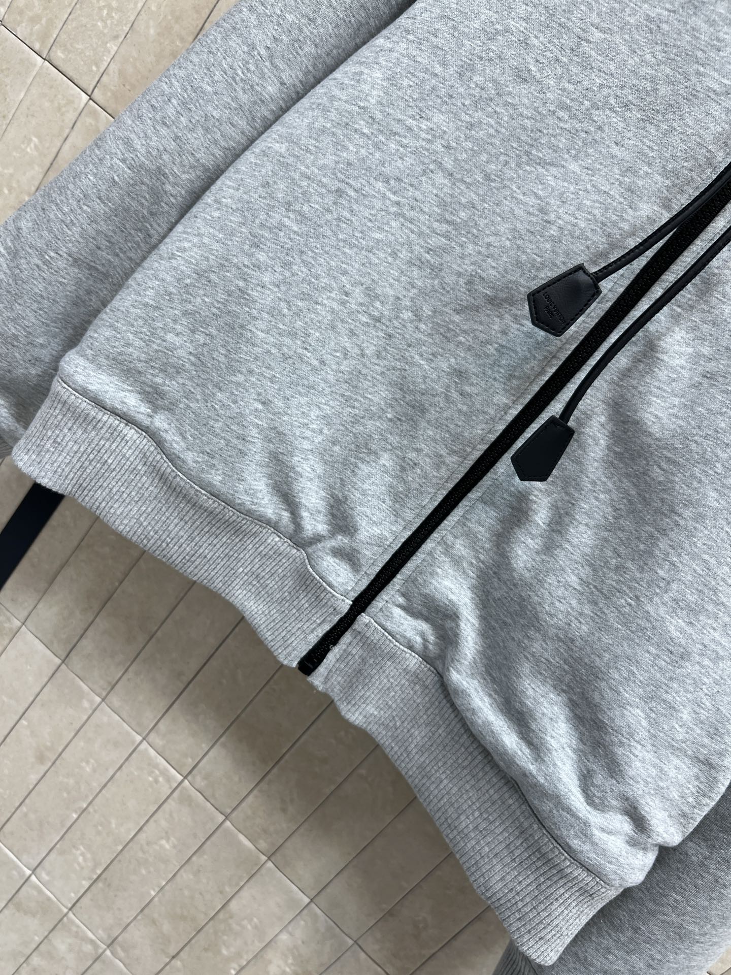 L家 26早春新款 连帽羊羔毛拉链卫衣外套 版型宽松百搭不挑人 彰显减龄青春活力气息内里老花羊羔毛加绒设