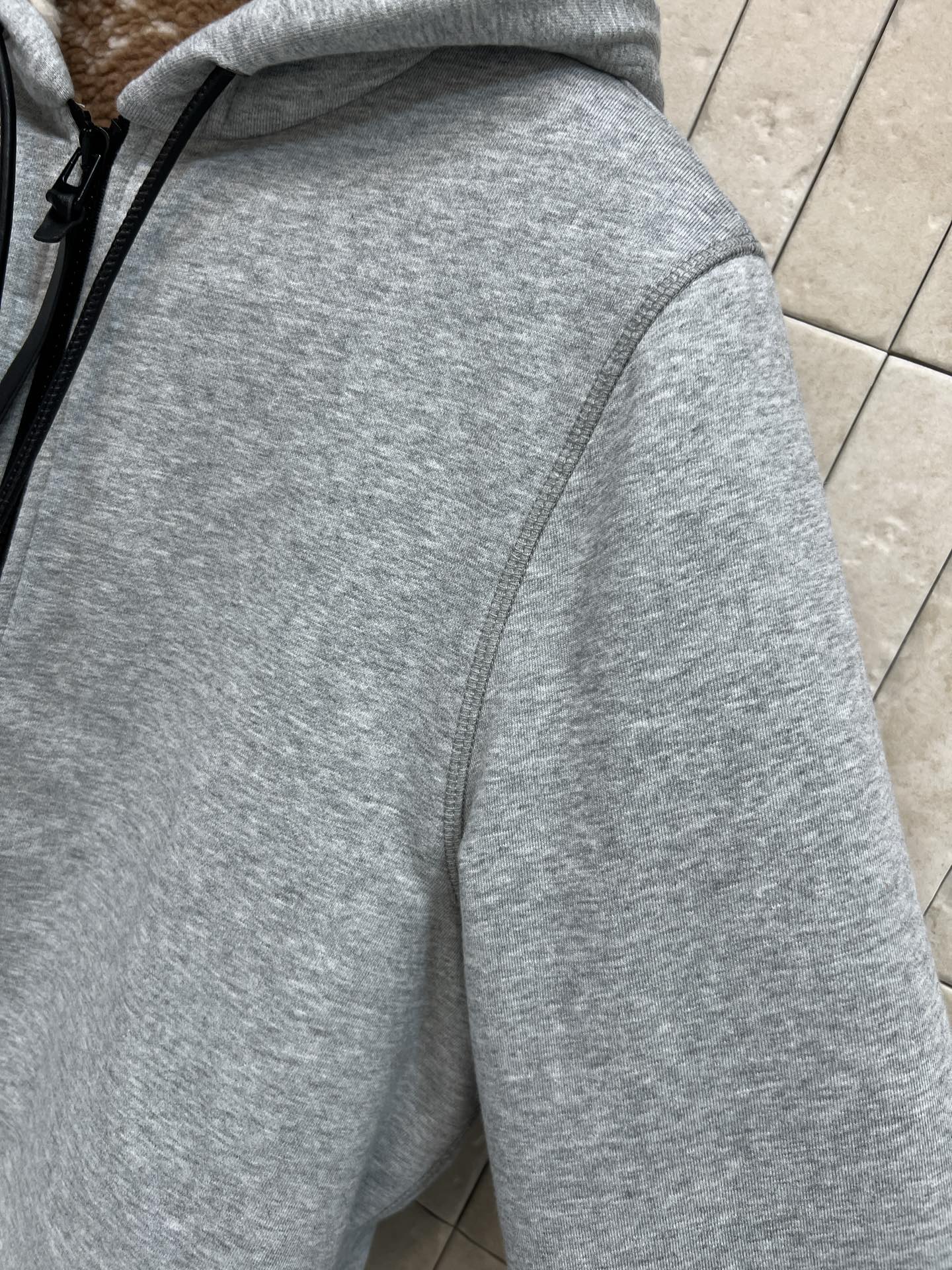 L家 26早春新款 连帽羊羔毛拉链卫衣外套 版型宽松百搭不挑人 彰显减龄青春活力气息内里老花羊羔毛加绒设