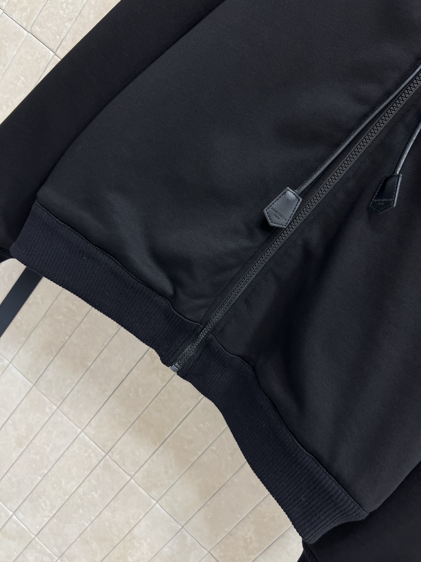 L家 26早春新款 连帽羊羔毛拉链卫衣外套 版型宽松百搭不挑人 彰显减龄青春活力气息内里老花羊羔毛加绒设