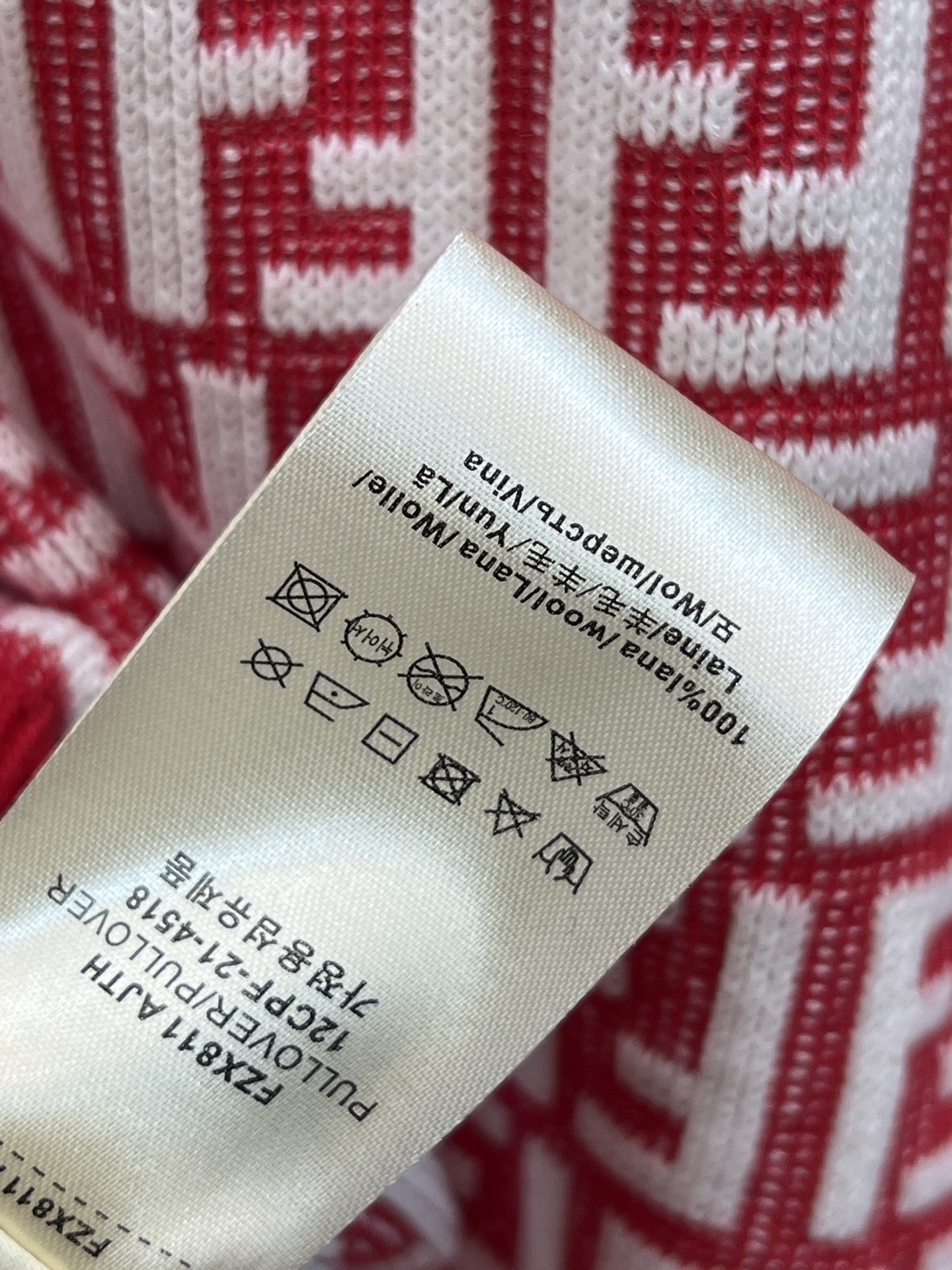 FD家 26早春新款 FF图案针织圆领毛衣 红白配色超吸睛 经典FF标志满身 品牌辨识度拉满！高品质针织