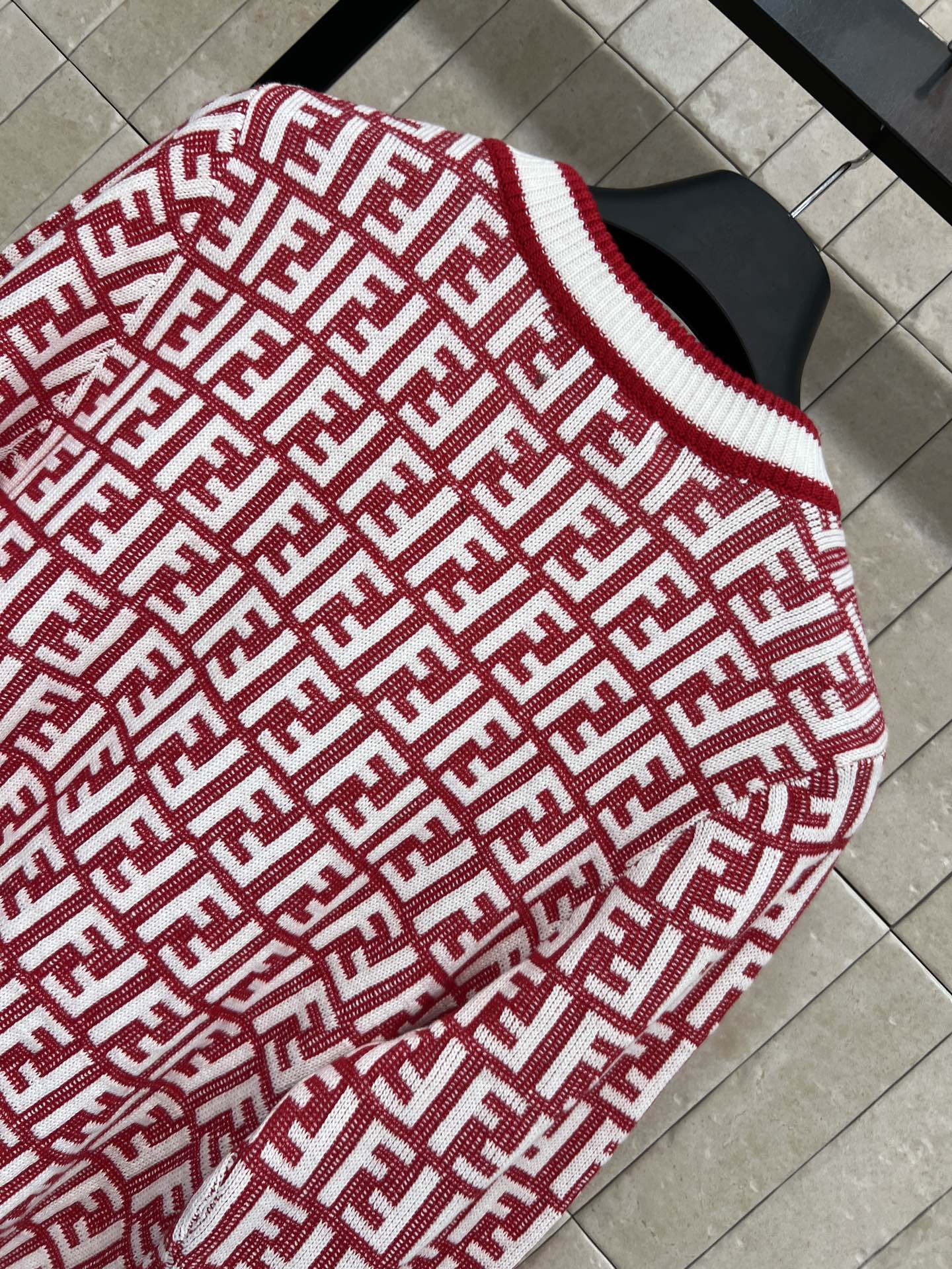 FD家 26早春新款 FF针织圆领开衫 红白配色+FF标志 辨识度超高！高品质羊毛混纺 柔软又保暖 秋冬