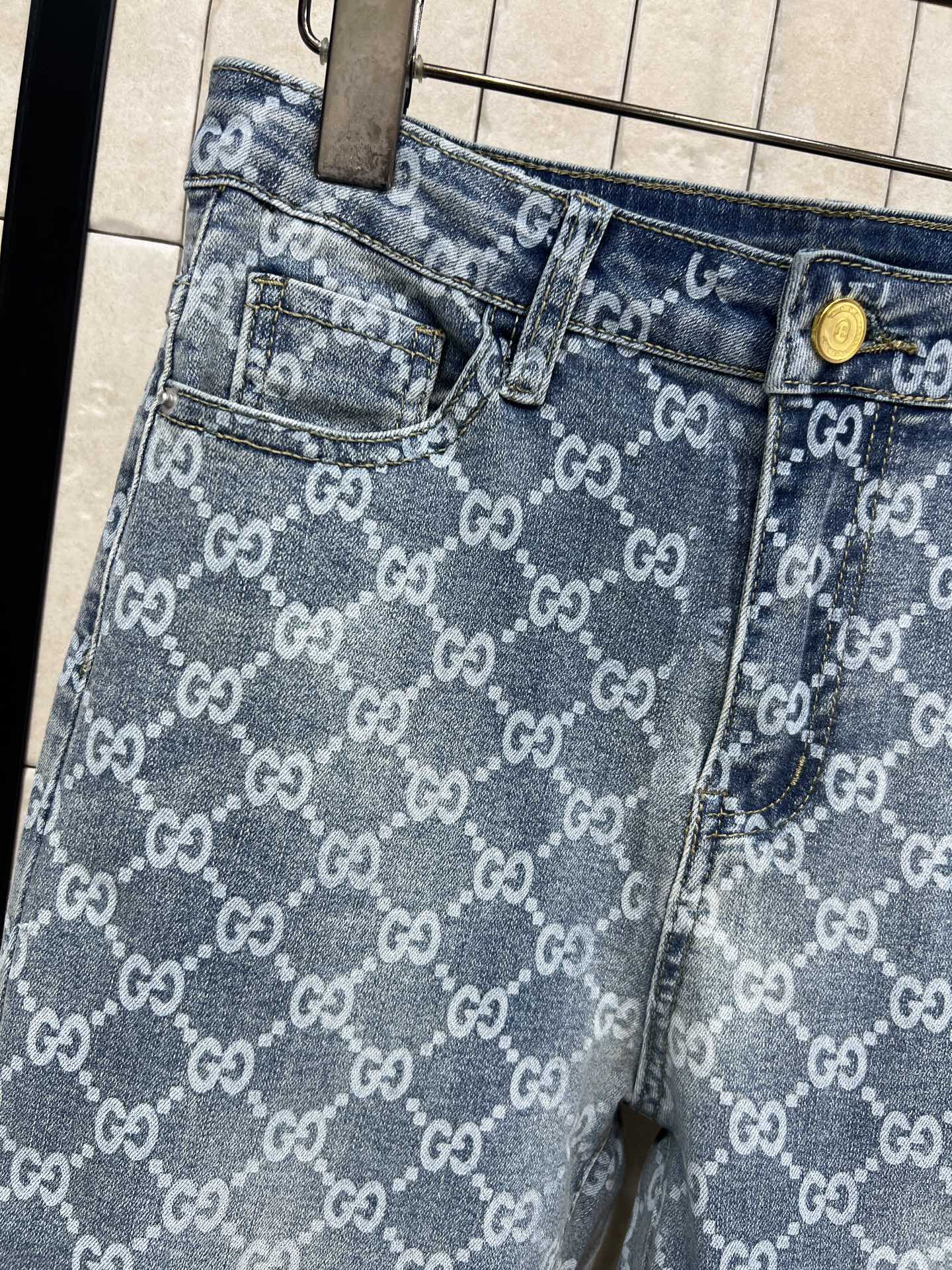 G家 26早春新款 GG提花牛仔裤 经典双G老花图案 辨识度超高！高品质牛仔布 耐磨又舒适 直筒裤型修饰