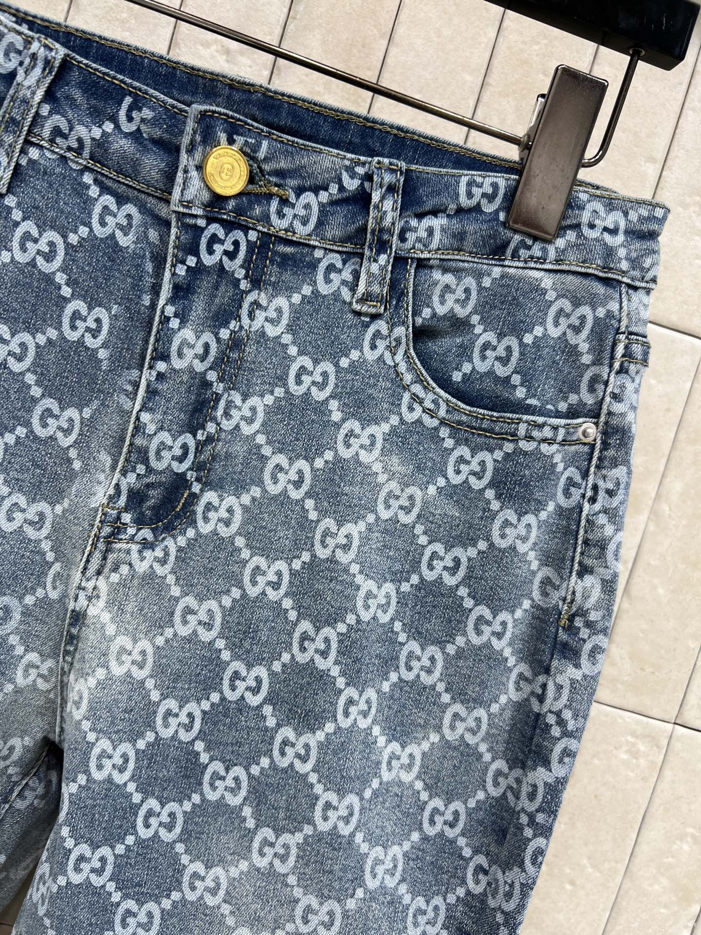 G家 26早春新款 GG提花牛仔裤 经典双G老花图案 辨识度超高！高品质牛仔布 耐磨又舒适 直筒裤型修饰