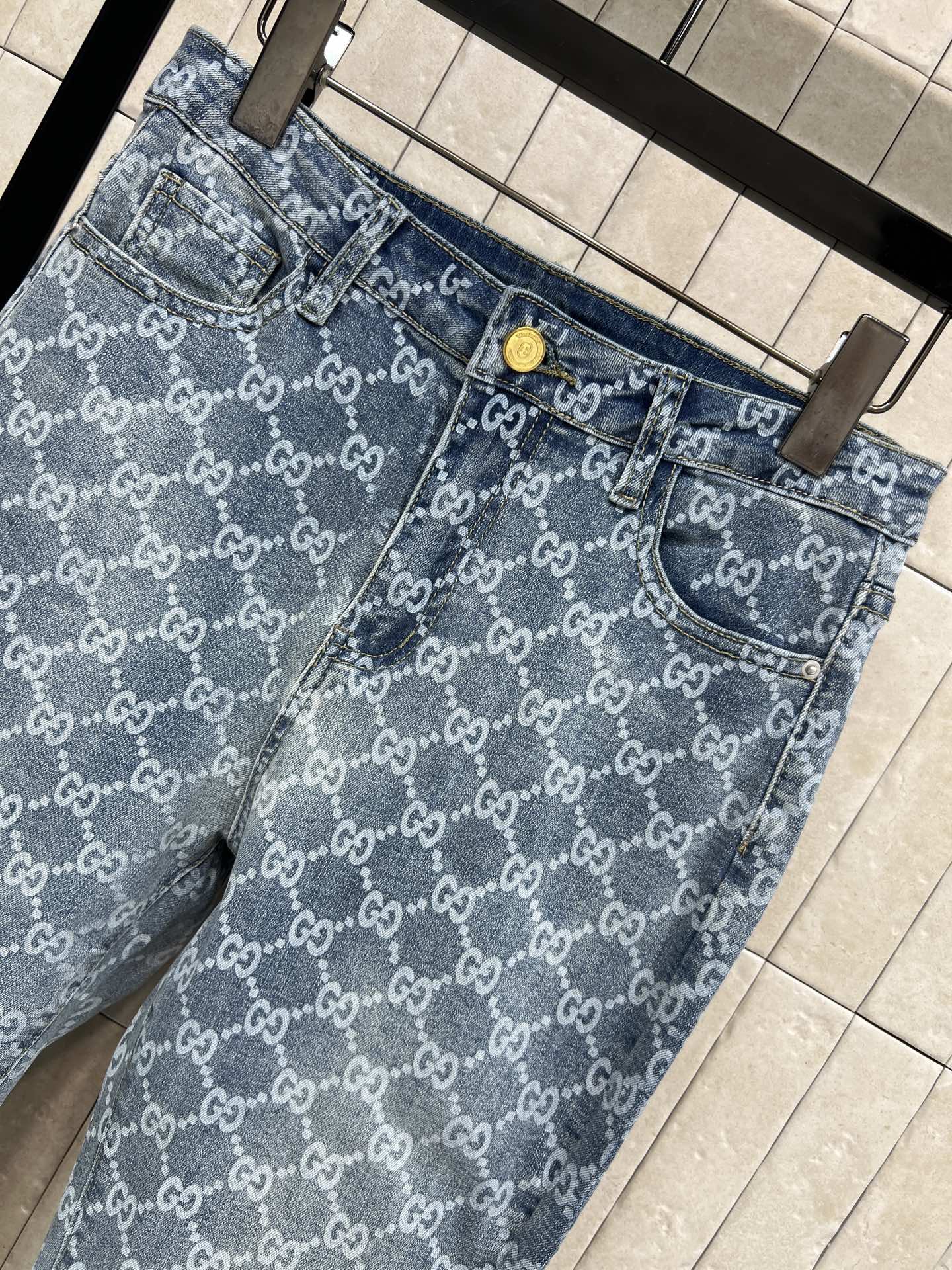G家 26早春新款 GG提花牛仔裤 经典双G老花图案 辨识度超高！高品质牛仔布 耐磨又舒适 直筒裤型修饰