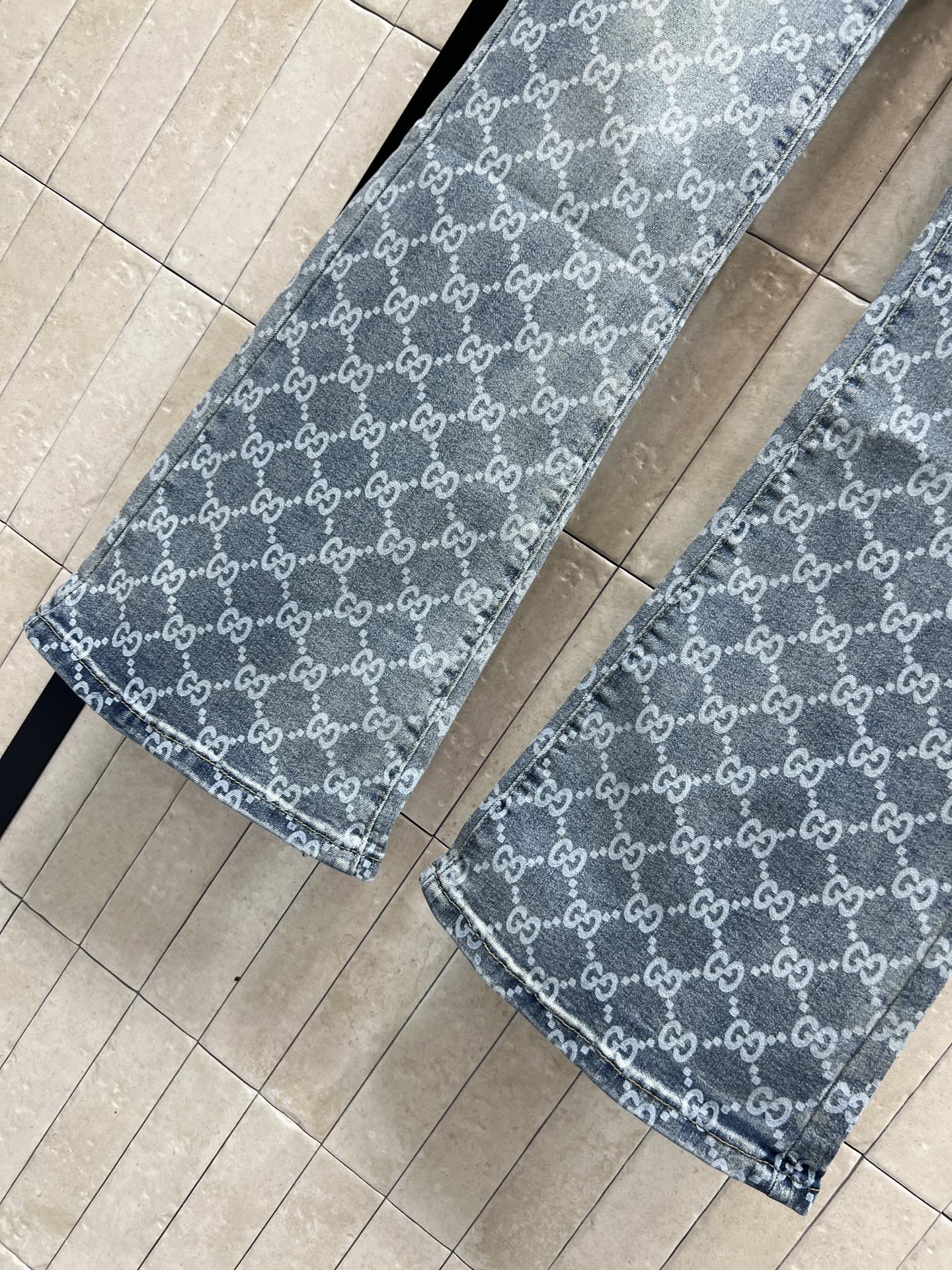 G家 26早春新款 GG提花牛仔裤 经典双G老花图案 辨识度超高！高品质牛仔布 耐磨又舒适 直筒裤型修饰