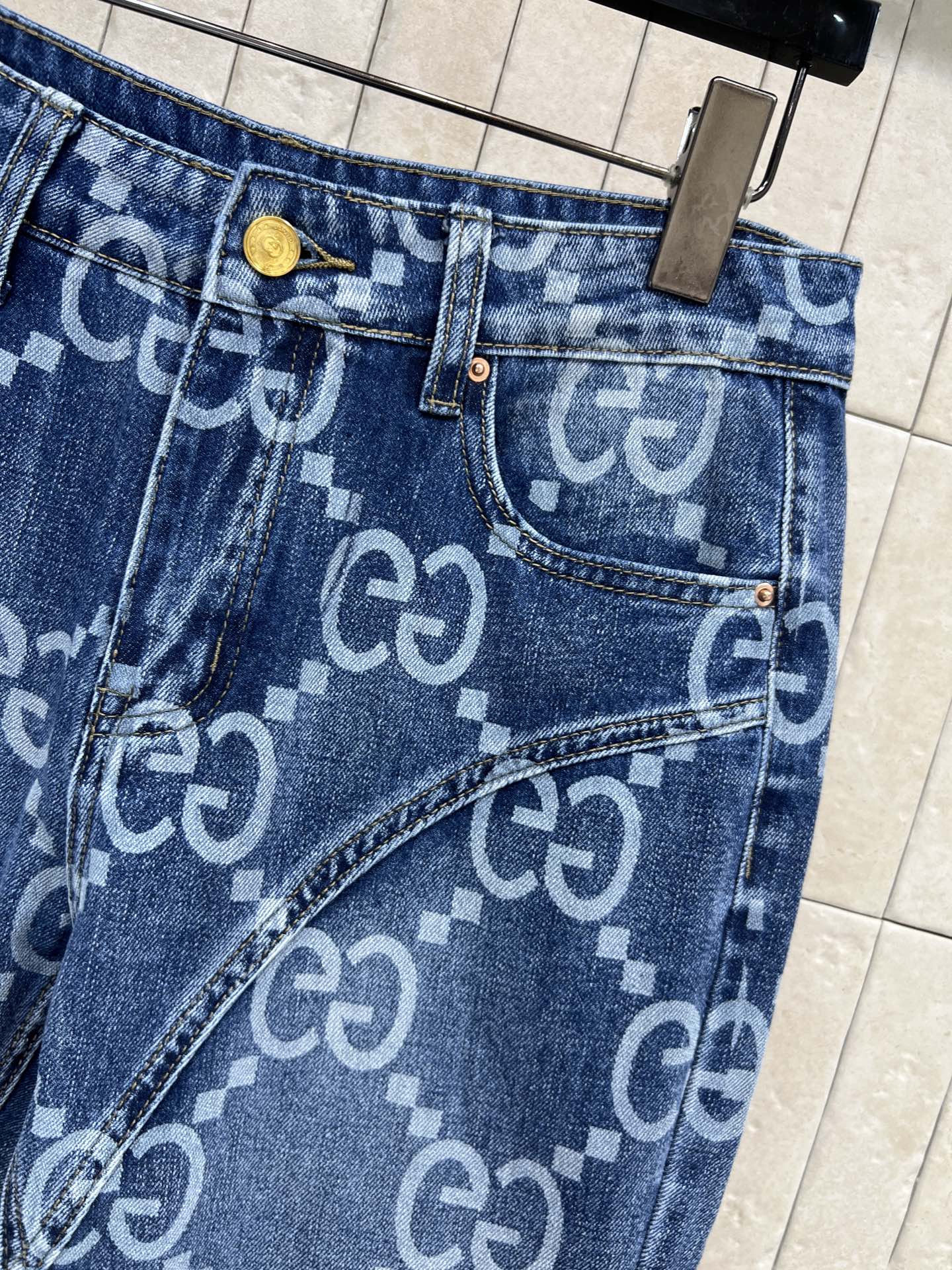 G家26早春新款 GG老花牛仔喇叭裤 经典双G满印设计 辨识度超高！日常穿搭无压力 微喇叭裤脚 修饰腿型