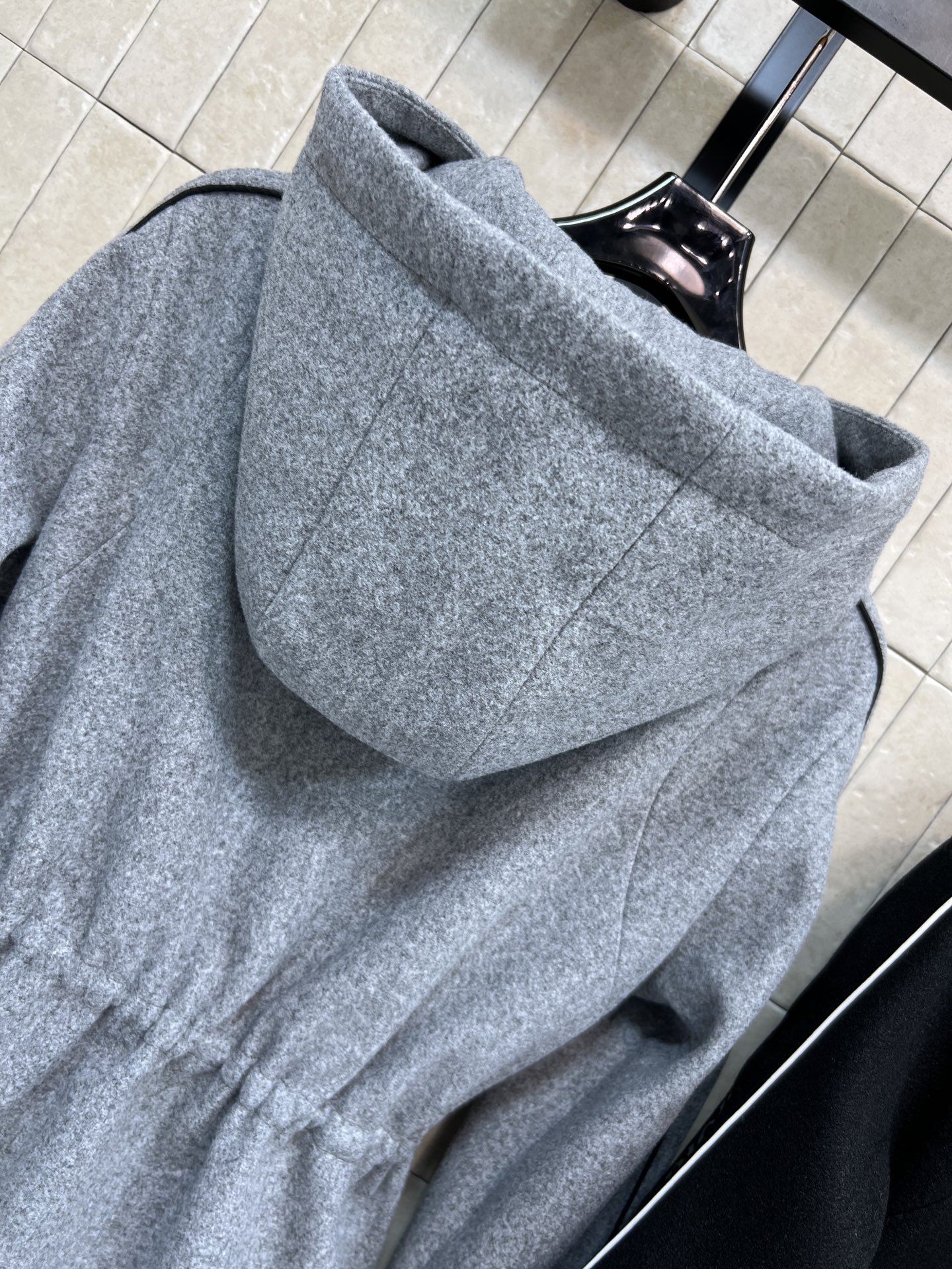 D家 26早春新款 logo标志毛呢连帽收腰外套 抽绳收腰营造收腰轮廓 轻松分割完美比例身材 连帽廓形剪