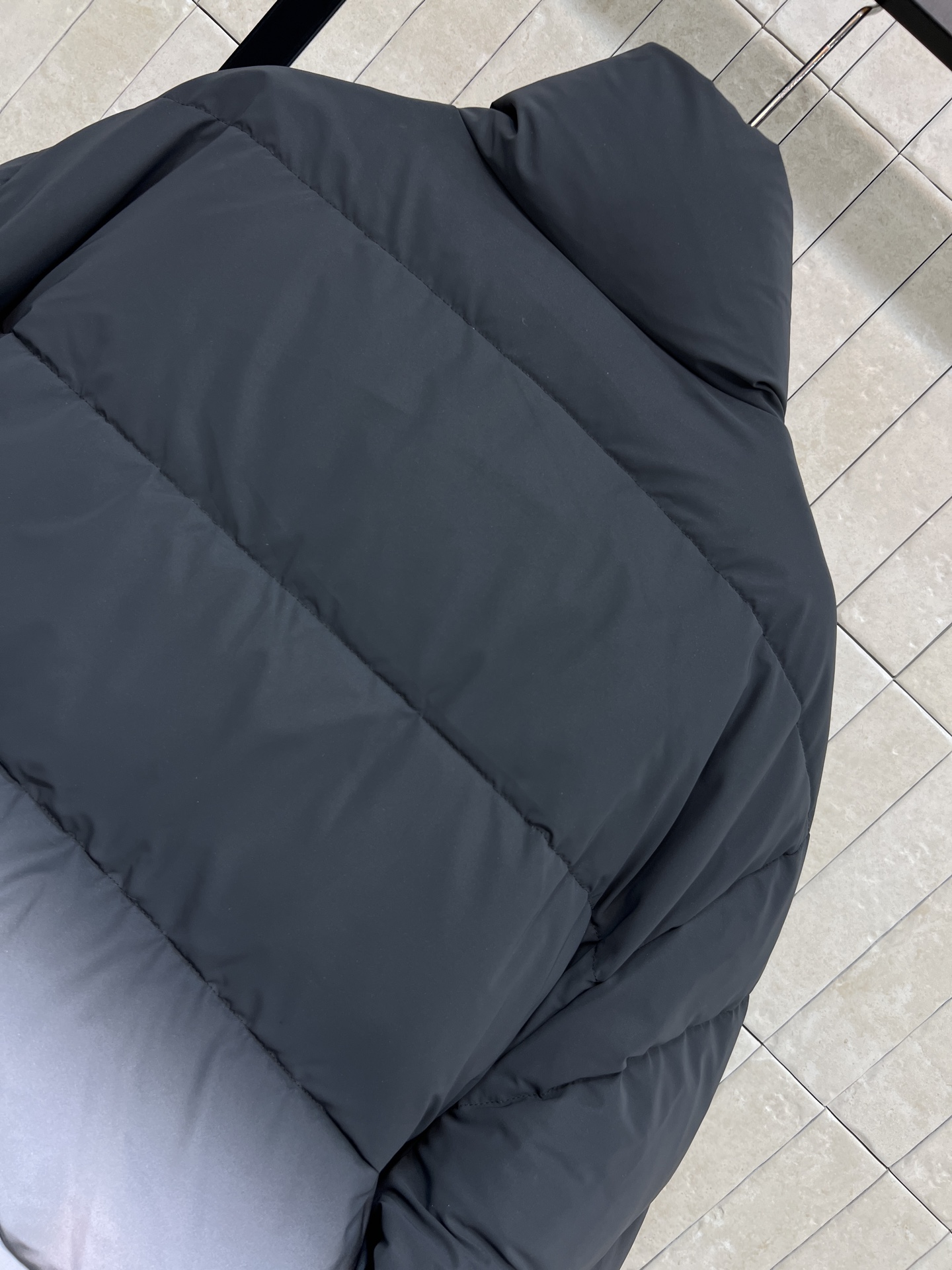 AW家 26早春新款 渐变短款立领羽绒服 渐变设计超有未来感 简约又时髦 高品质羽绒填充 轻盈又保暖 冬