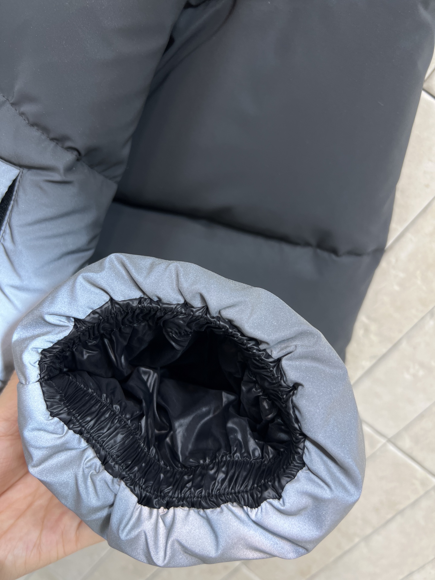 AW家 26早春新款 渐变短款立领羽绒服 渐变设计超有未来感 简约又时髦 高品质羽绒填充 轻盈又保暖 冬