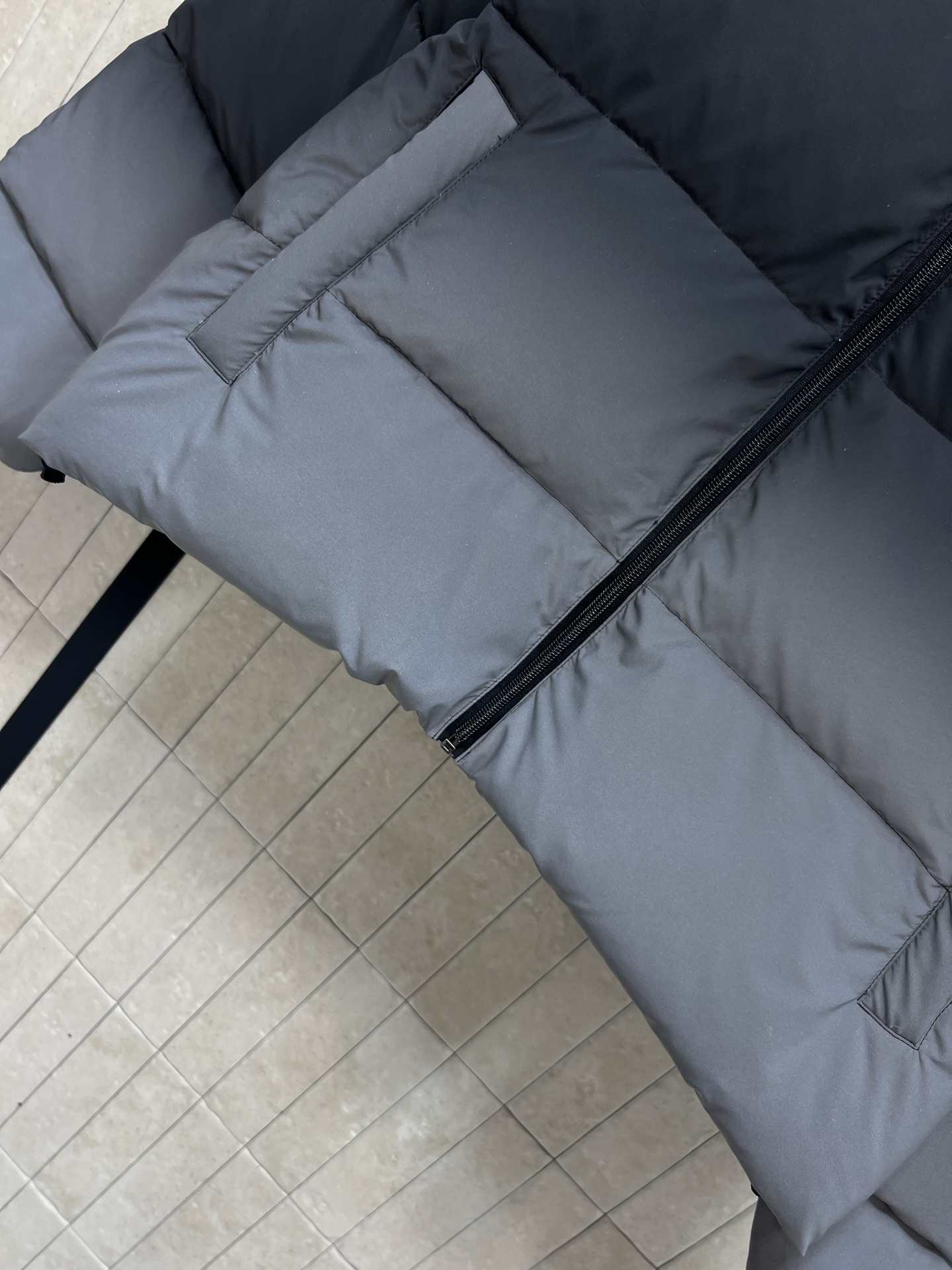 AW家 26早春新款 渐变短款立领羽绒服 渐变设计超有未来感 简约又时髦 高品质羽绒填充 轻盈又保暖 冬