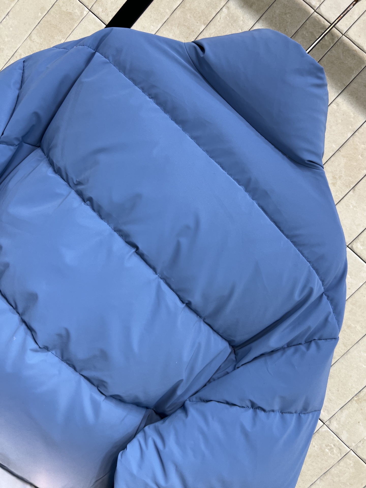 AW家 26早春新款 渐变短款立领羽绒服 渐变设计超有未来感 简约又时髦 高品质羽绒填充 轻盈又保暖 冬