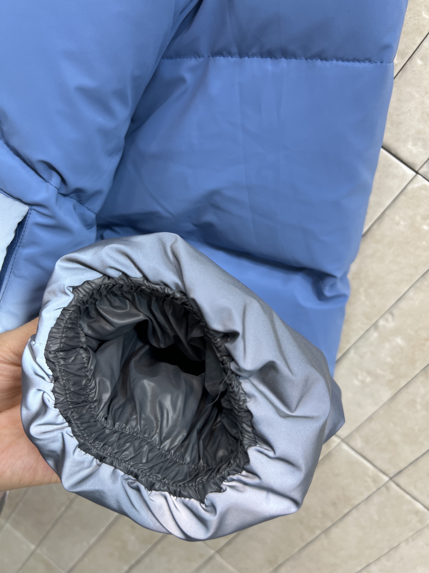 AW家 26早春新款 渐变短款立领羽绒服 渐变设计超有未来感 简约又时髦 高品质羽绒填充 轻盈又保暖 冬