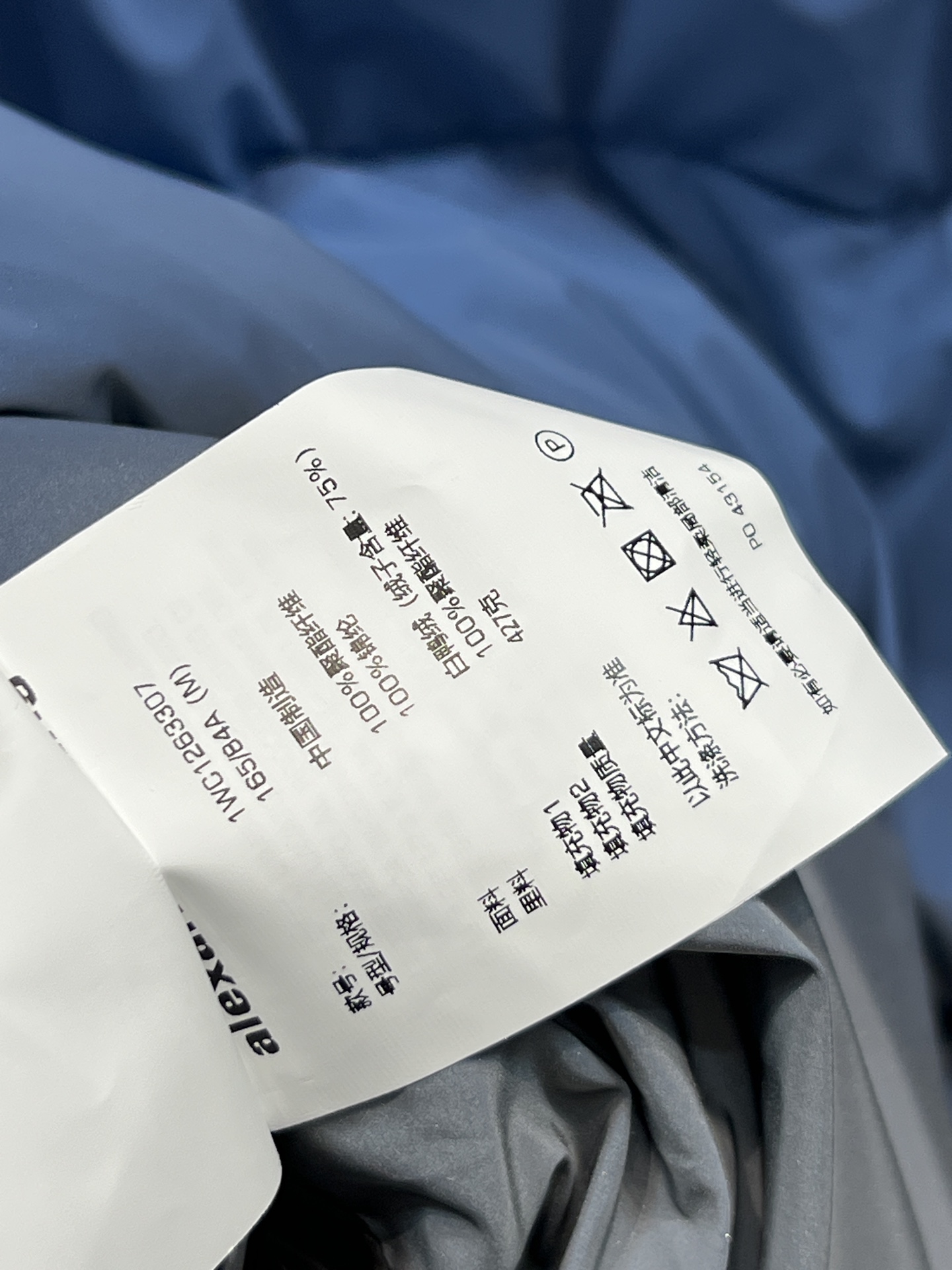 AW家 26早春新款 渐变短款立领羽绒服 渐变设计超有未来感 简约又时髦 高品质羽绒填充 轻盈又保暖 冬