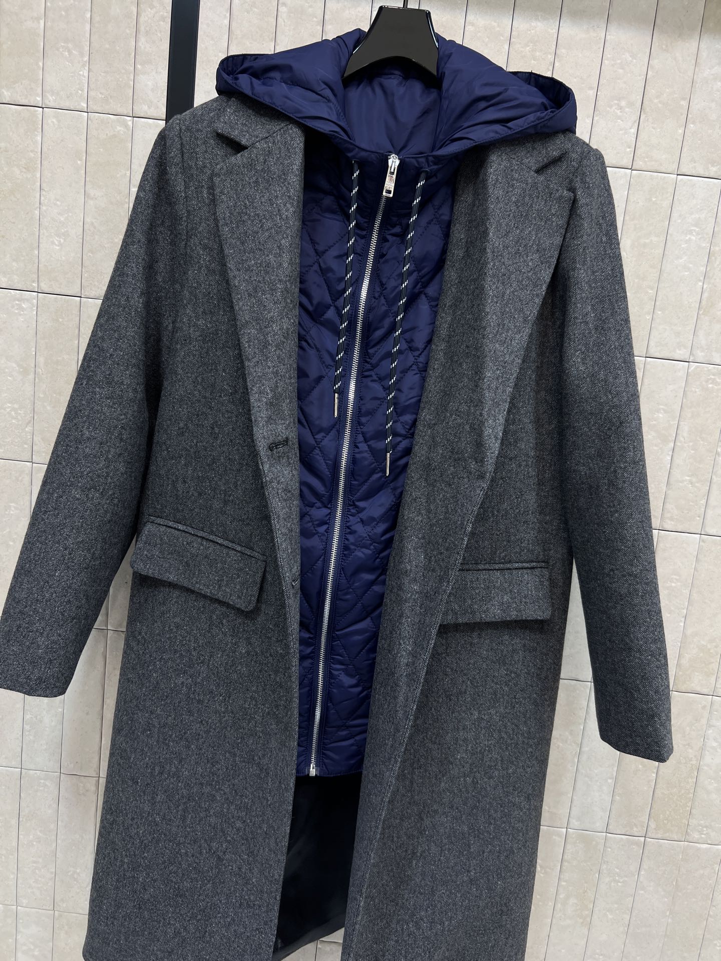 PD家 26早春新款 灰色羊毛拼接连帽大衣 外层羊毛混纺 柔软又保暖 秋冬穿超合适！拼接可拆卸深蓝连帽绗