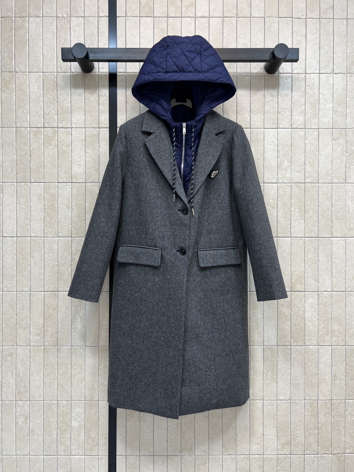 PD家 26早春新款 灰色羊毛拼接连帽大衣 外层羊毛混纺 柔软又保暖 秋冬穿超合适！拼接可拆卸深蓝连帽绗