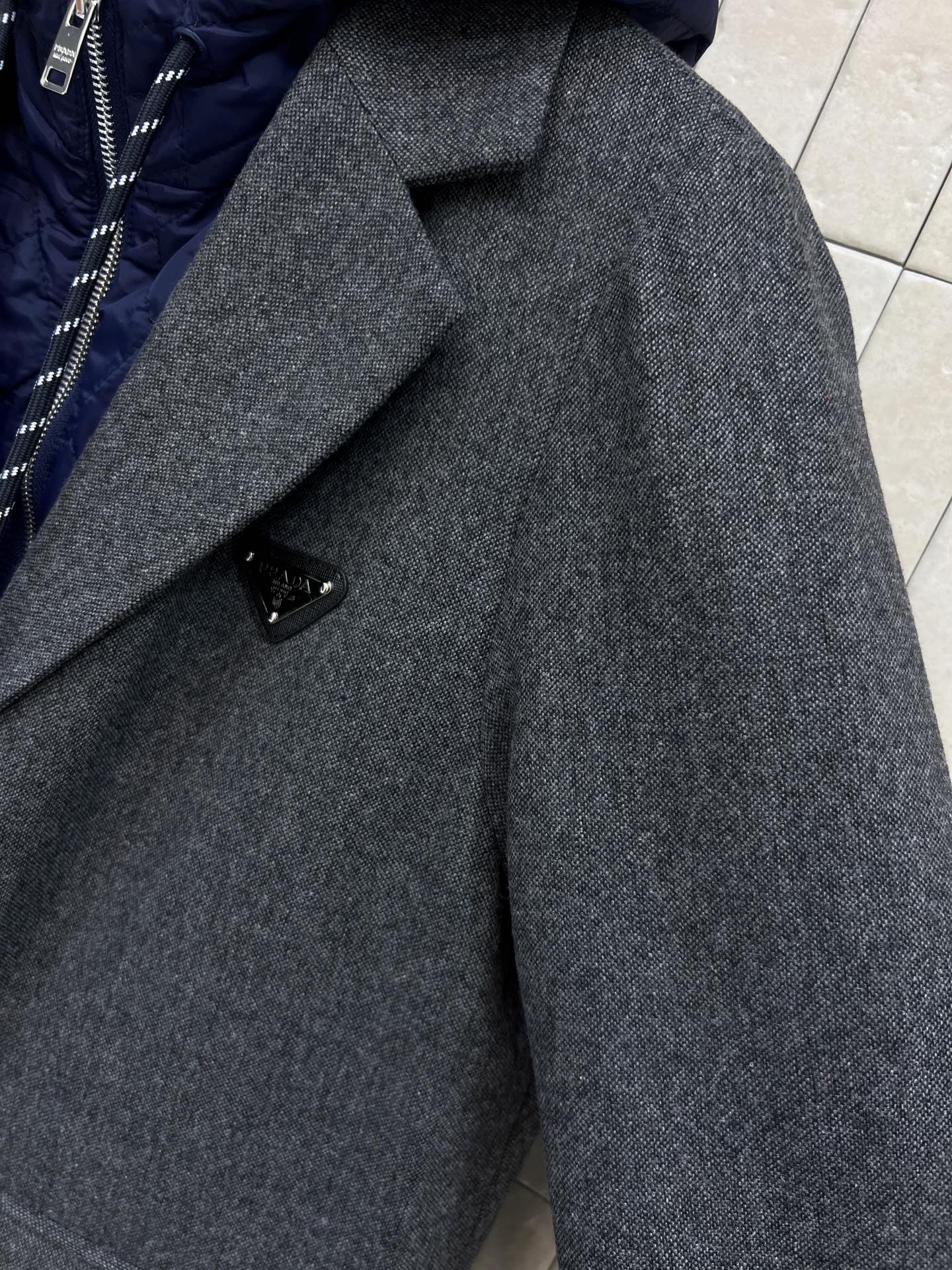 PD家 26早春新款 灰色羊毛拼接连帽大衣 外层羊毛混纺 柔软又保暖 秋冬穿超合适！拼接可拆卸深蓝连帽绗