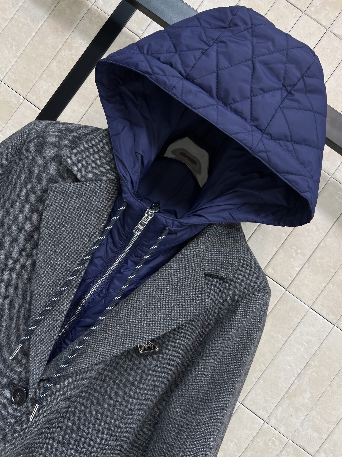 PD家 26早春新款 灰色羊毛拼接连帽大衣 外层羊毛混纺 柔软又保暖 秋冬穿超合适！拼接可拆卸深蓝连帽绗