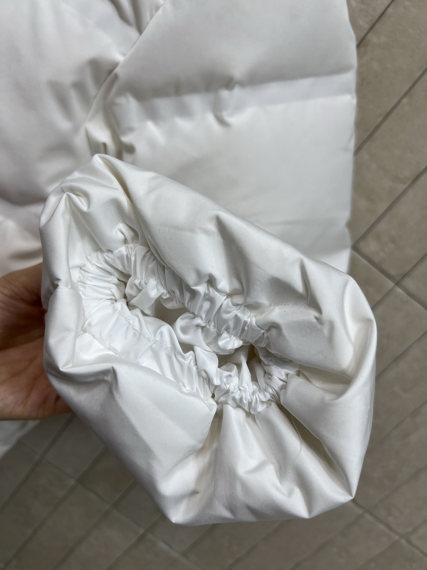 AW家 26早春新款 连帽短款羽绒服 采用高品质鸭绒填充 保暖力满分！外层防风防静电 冬天穿超安心 简约