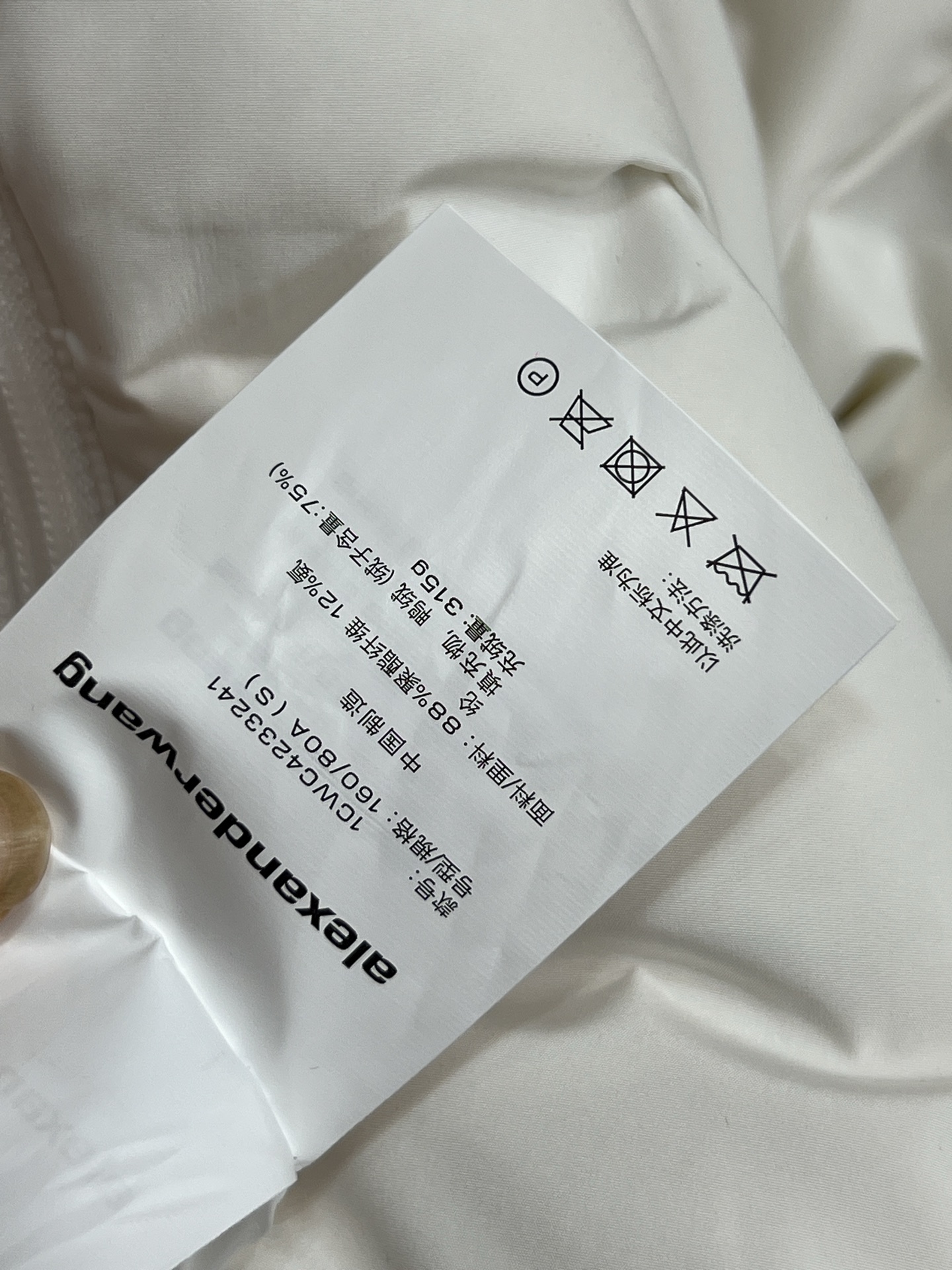 AW家 26早春新款 连帽短款羽绒服 采用高品质鸭绒填充 保暖力满分！外层防风防静电 冬天穿超安心 简约