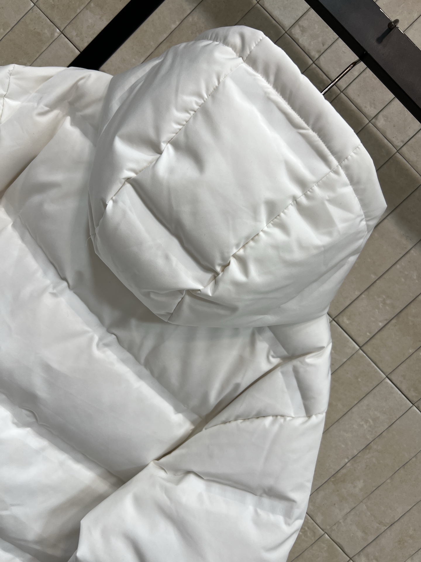 AW家 26早春新款 连帽短款羽绒服 采用高品质鸭绒填充 保暖力满分！外层防风防静电 冬天穿超安心 简约