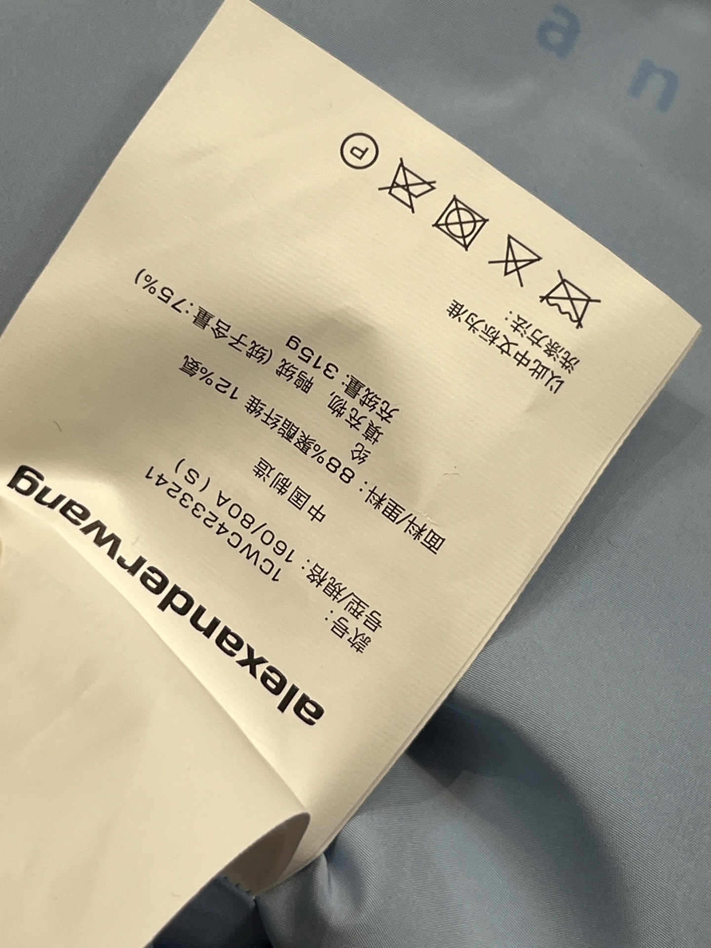 AW家 26早春新款 连帽短款羽绒服 采用高品质鸭绒填充 保暖力满分！外层防风防静电 冬天穿超安心 简约