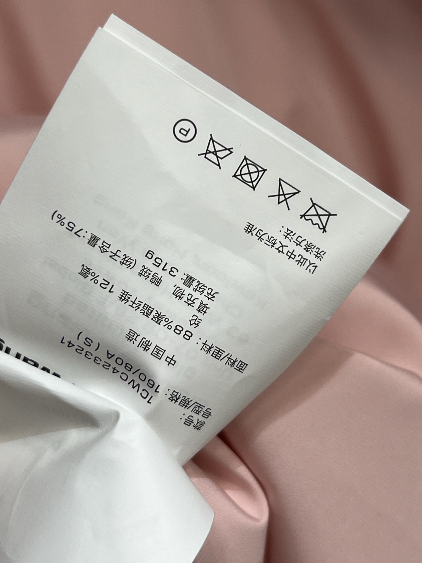 AW家 26早春新款 连帽短款羽绒服 采用高品质鸭绒填充 保暖力满分！外层防风防静电 冬天穿超安心 简约