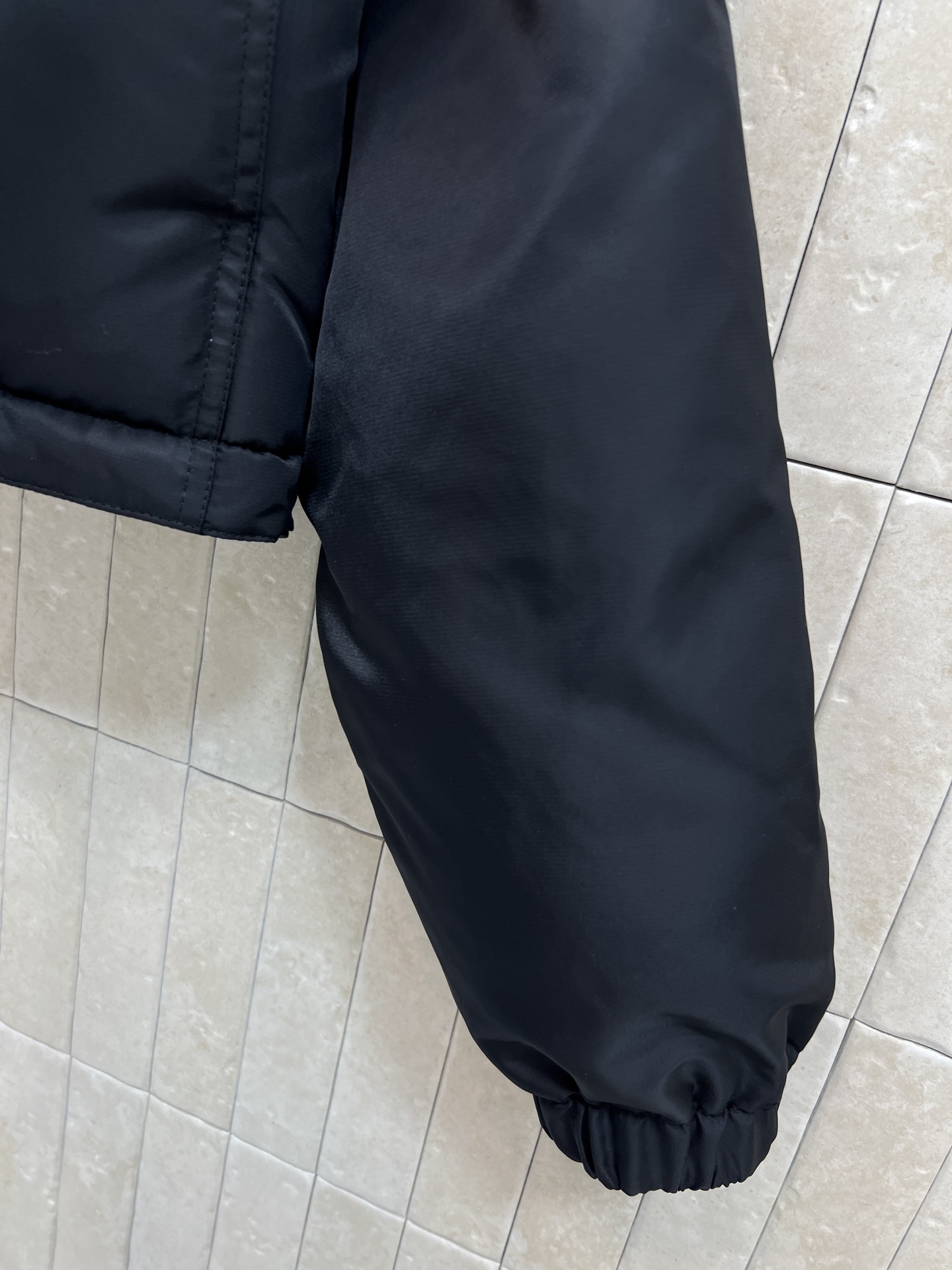 PD家 26早春新款 连帽翻领短款可拆卸羽绒服 可隐藏连帽设计+ 袖子可拆卸 一衣两穿 轻松切换夹克or