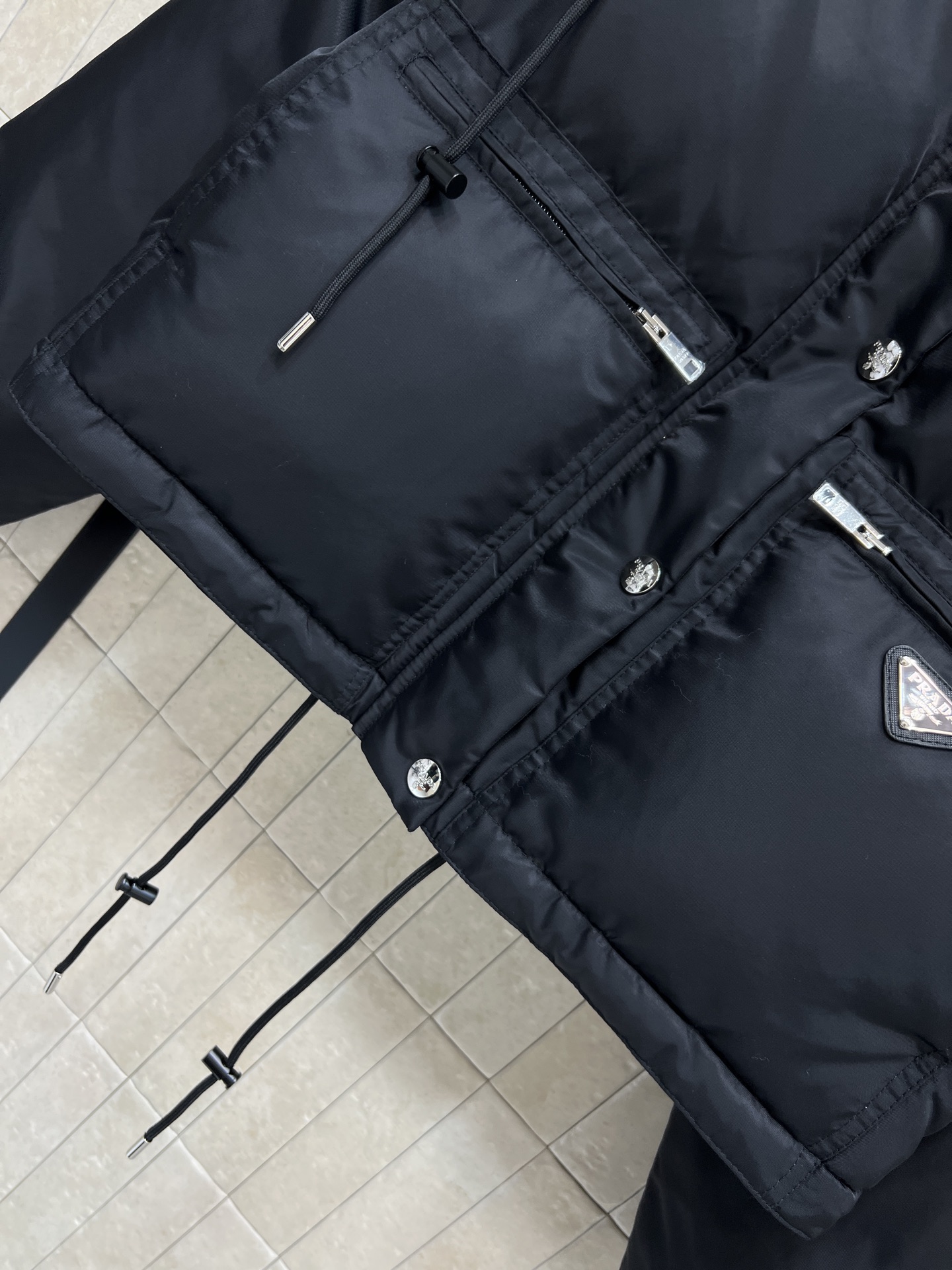 PD家 26早春新款 连帽翻领短款可拆卸羽绒服 可隐藏连帽设计+ 袖子可拆卸 一衣两穿 轻松切换夹克or