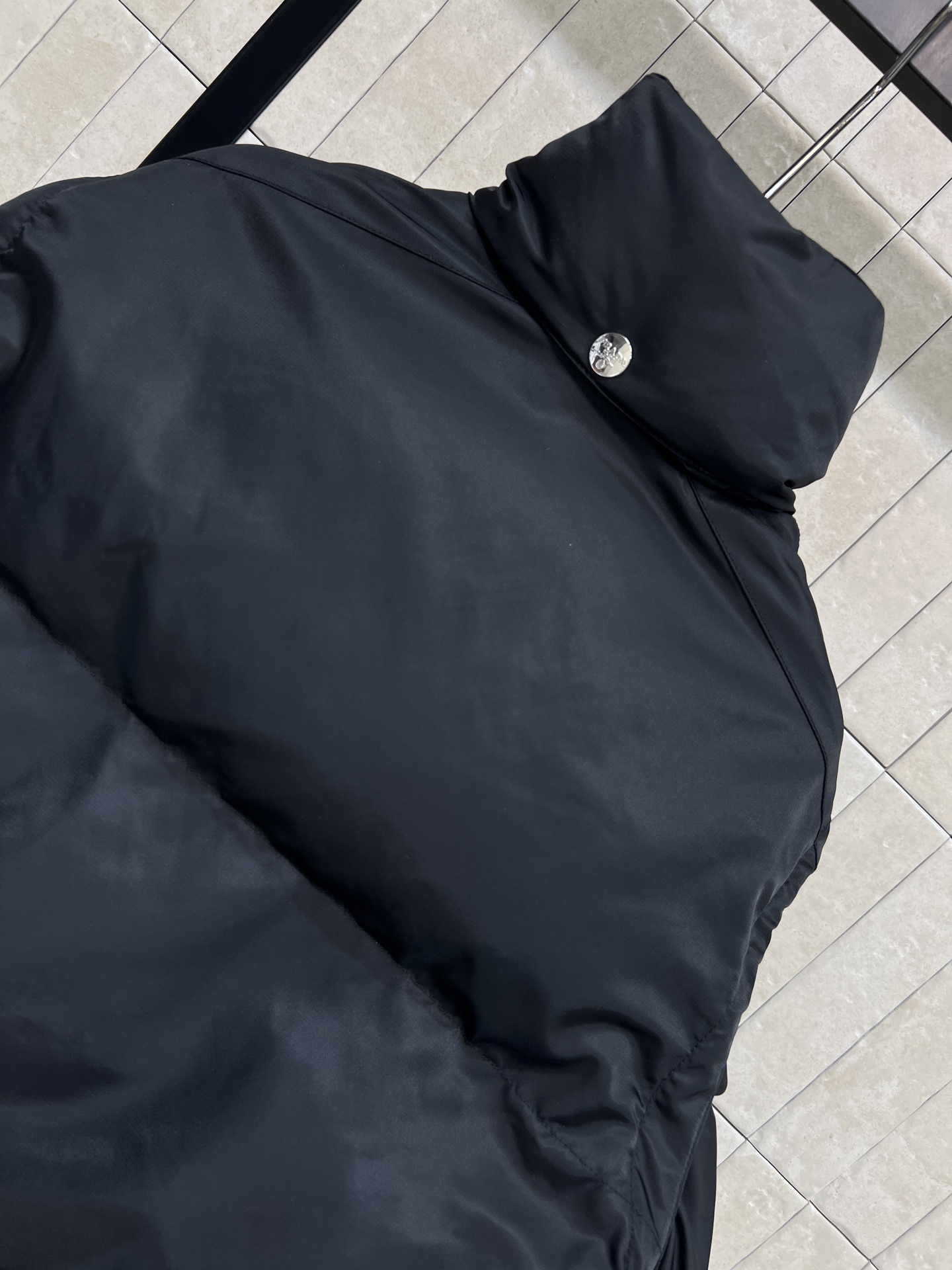 PD家 26早春新款 连帽翻领短款可拆卸羽绒服 可隐藏连帽设计+ 袖子可拆卸 一衣两穿 轻松切换夹克or