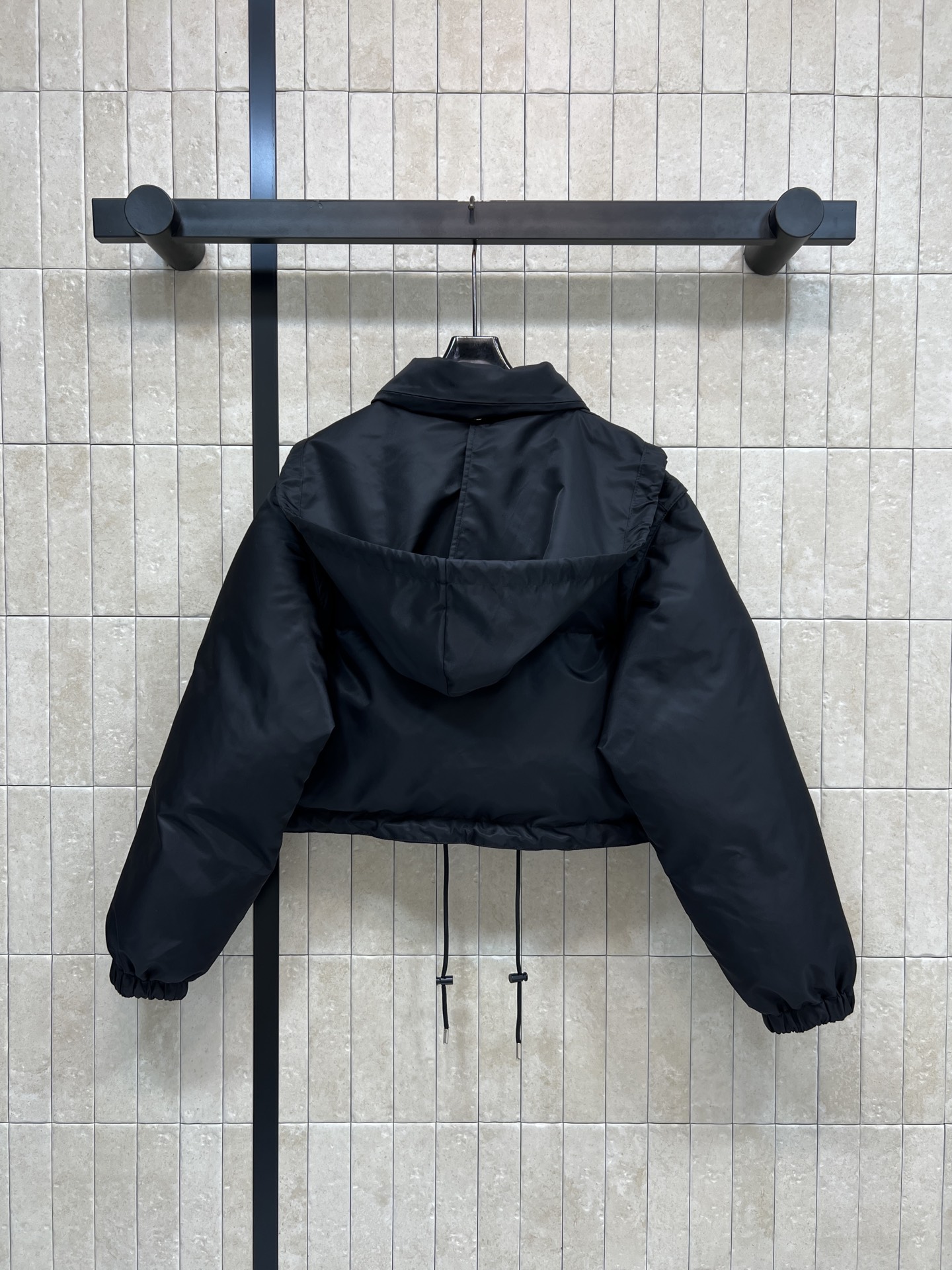 PD家 26早春新款 连帽翻领短款可拆卸羽绒服 可隐藏连帽设计+ 袖子可拆卸 一衣两穿 轻松切换夹克or