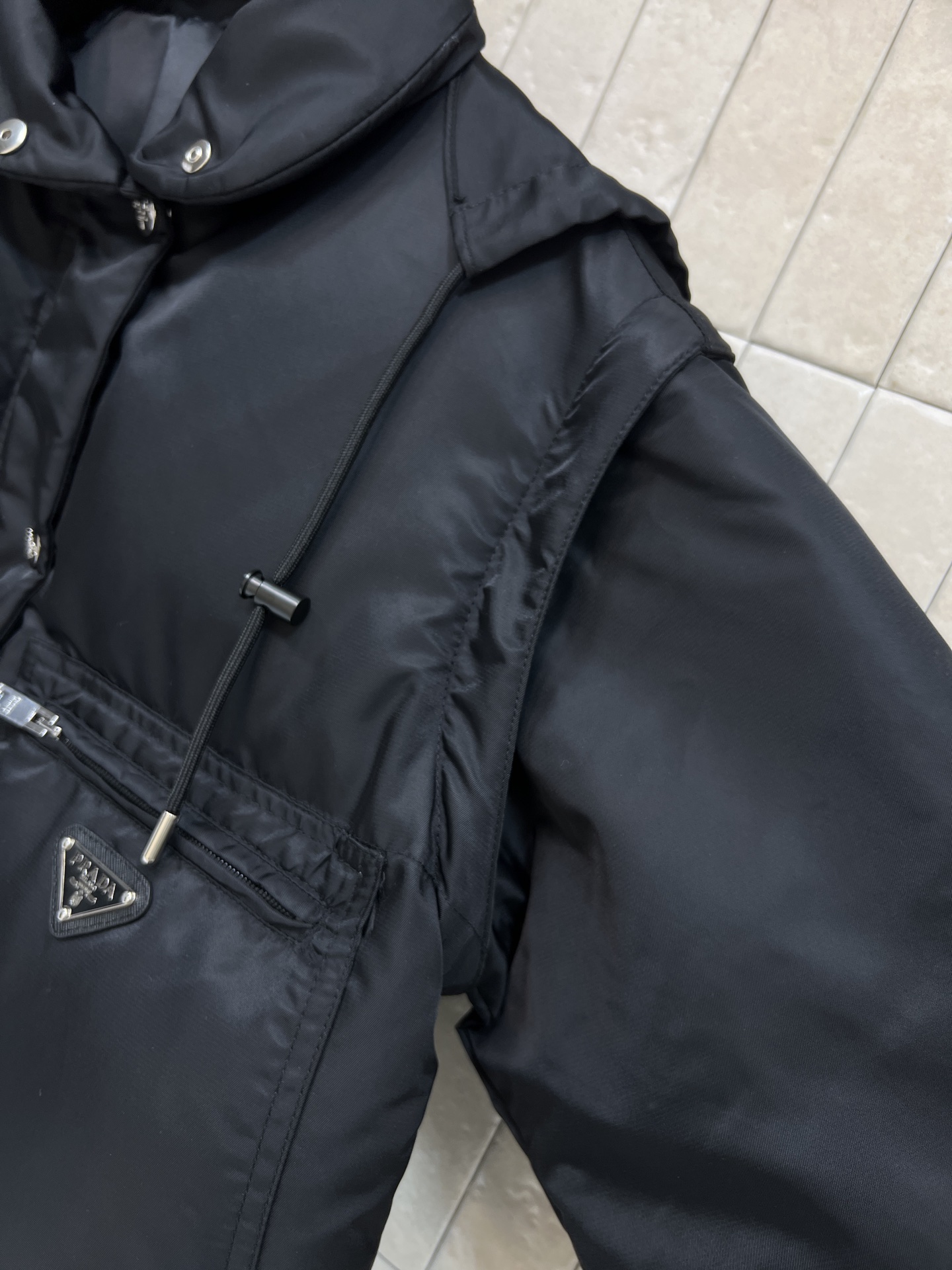 PD家 26早春新款 连帽翻领短款可拆卸羽绒服 可隐藏连帽设计+ 袖子可拆卸 一衣两穿 轻松切换夹克or