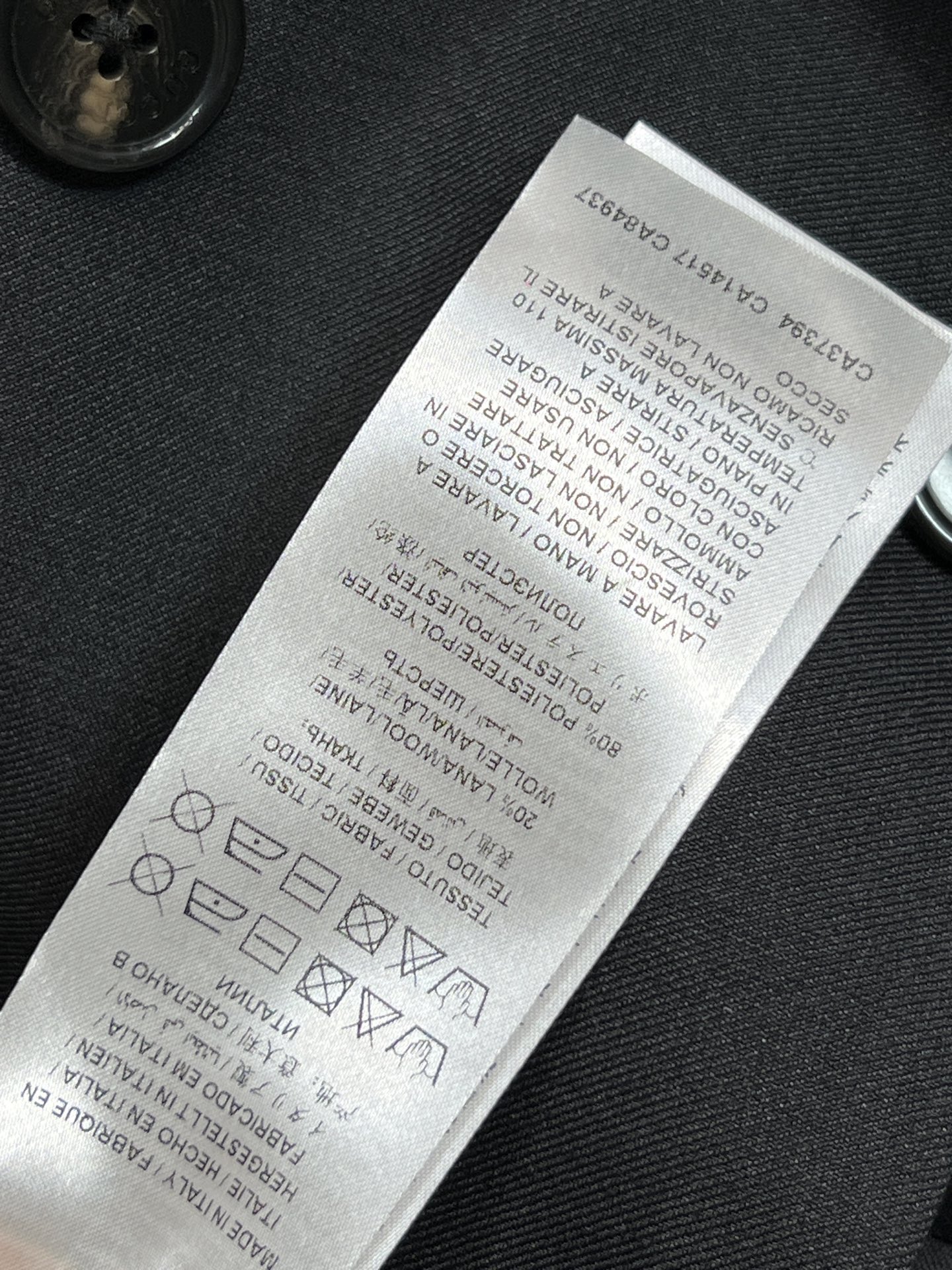 G家 26早春新款 双排扣条纹装饰西装马甲 经典西装翻领+双排扣设计 细节感满满 两侧经典条纹装饰提升层