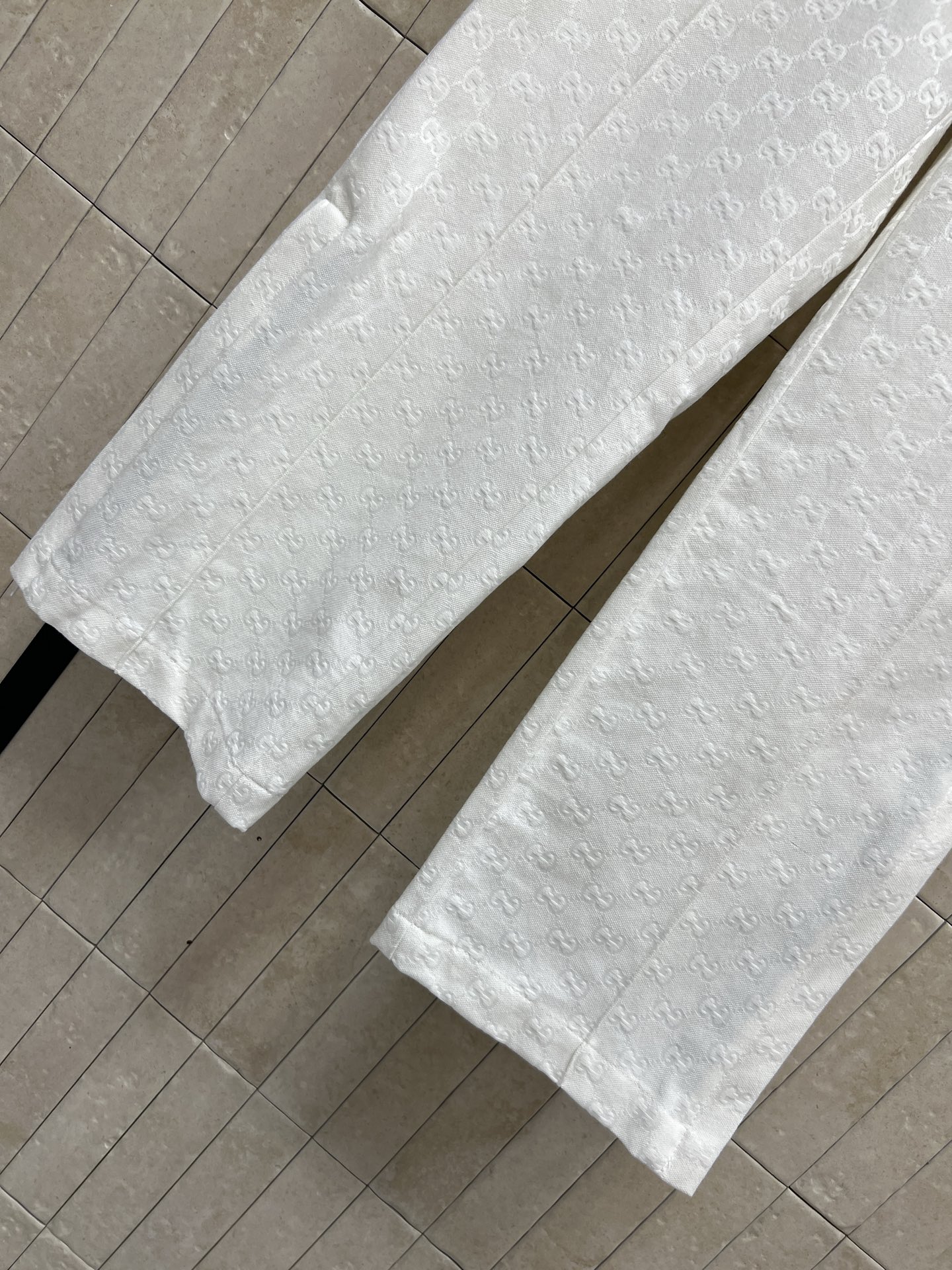 G家 26早春新款 白色双G提花阔腿裤 松紧腰+抽绳设计 随心调节 宽松直筒版型 两侧裤脚拉链+经典条纹