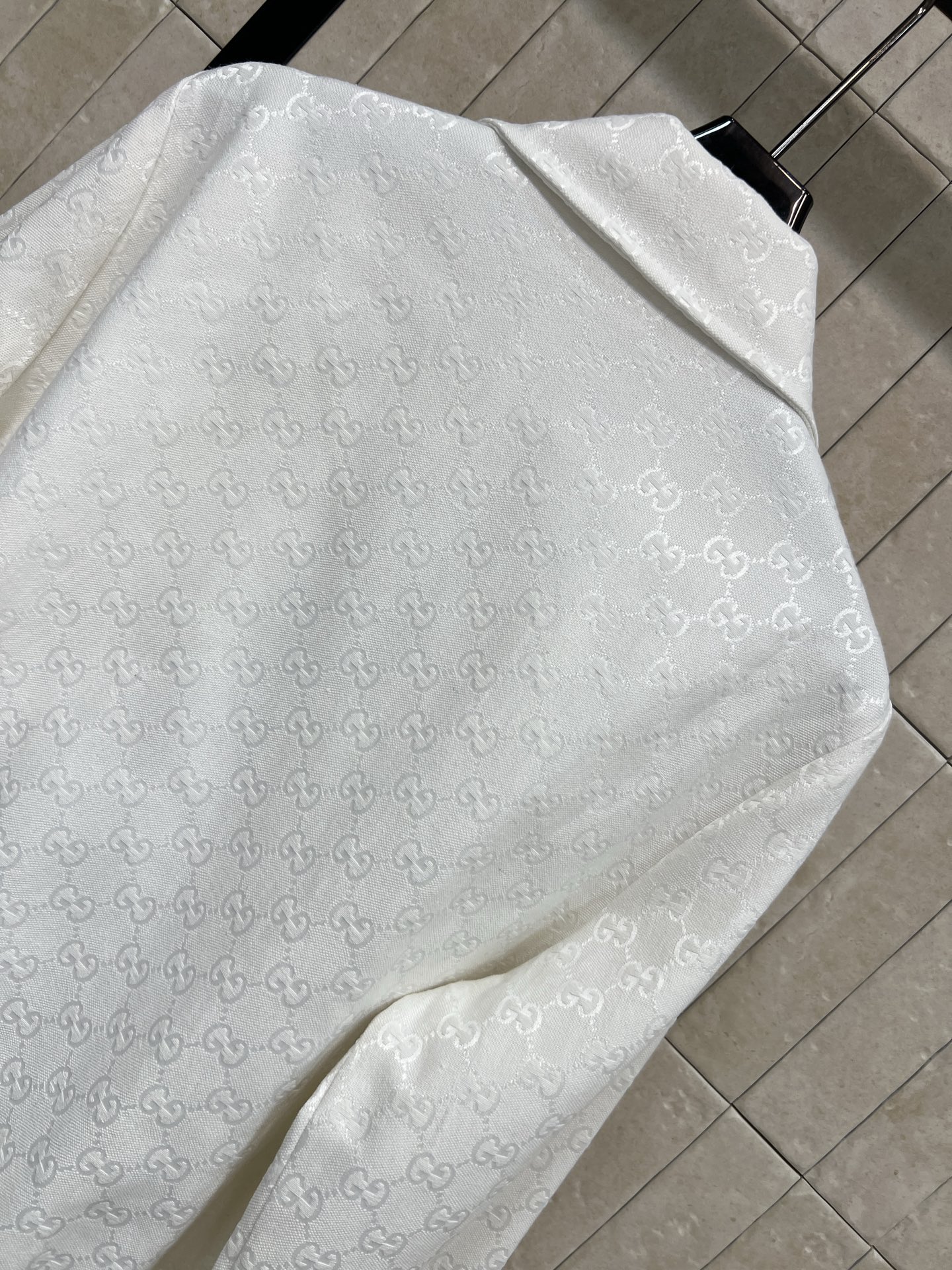 G家 26早春新款 白色双G提花立领拉链夹克 简约设计+细腻纹理 质感满分！立领防风 里面经典条纹装饰拉