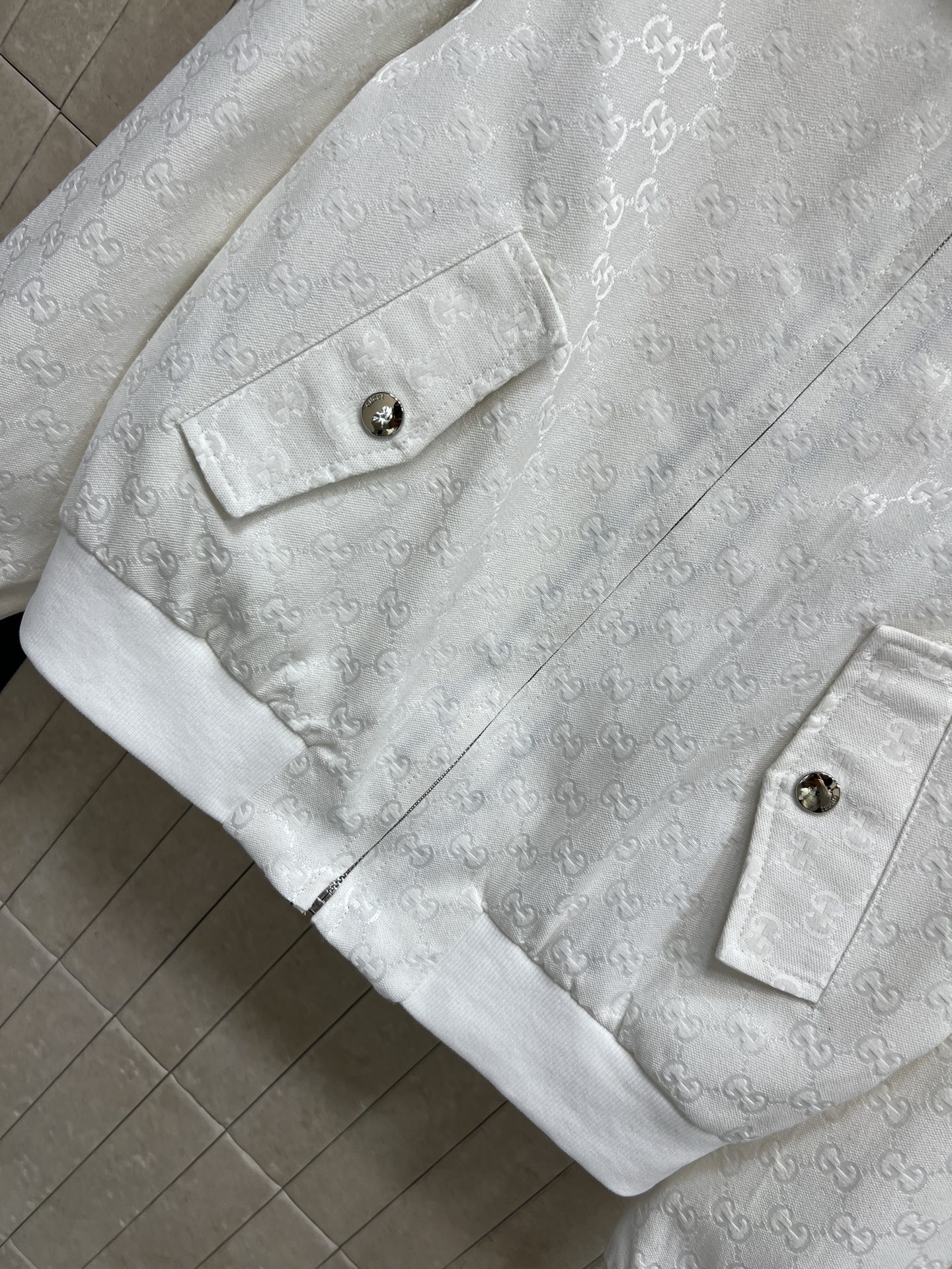 G家 26早春新款 白色双G提花立领拉链夹克 简约设计+细腻纹理 质感满分！立领防风 里面经典条纹装饰拉