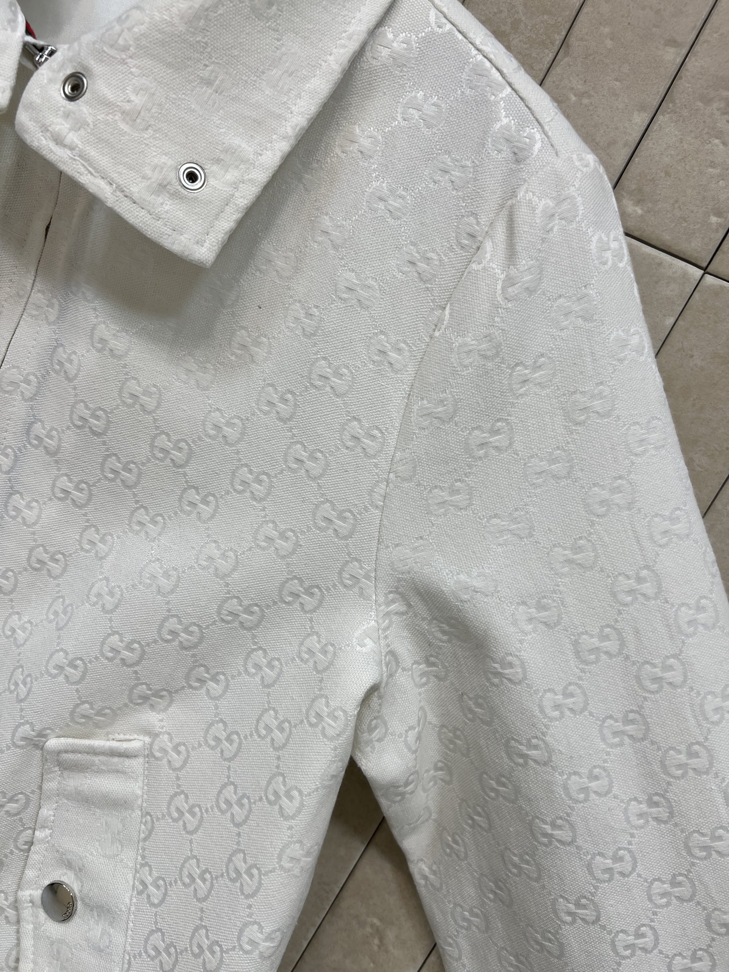 G家 26早春新款 白色双G提花立领拉链夹克 简约设计+细腻纹理 质感满分！立领防风 里面经典条纹装饰拉