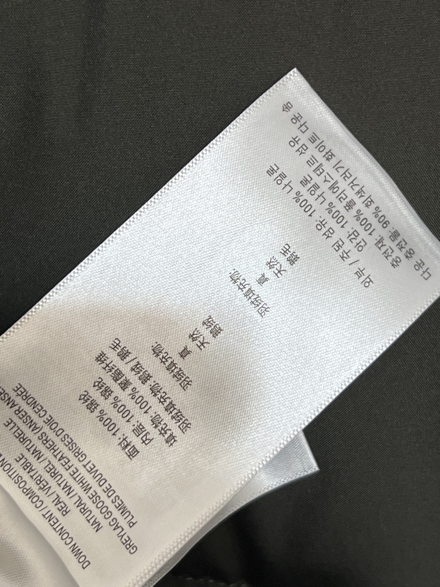 BUR家 26早春新款 连帽收腰羽绒服 标志性格纹拉链装饰 英伦风满满！高品质羽绒填充 保暖力超强 连帽