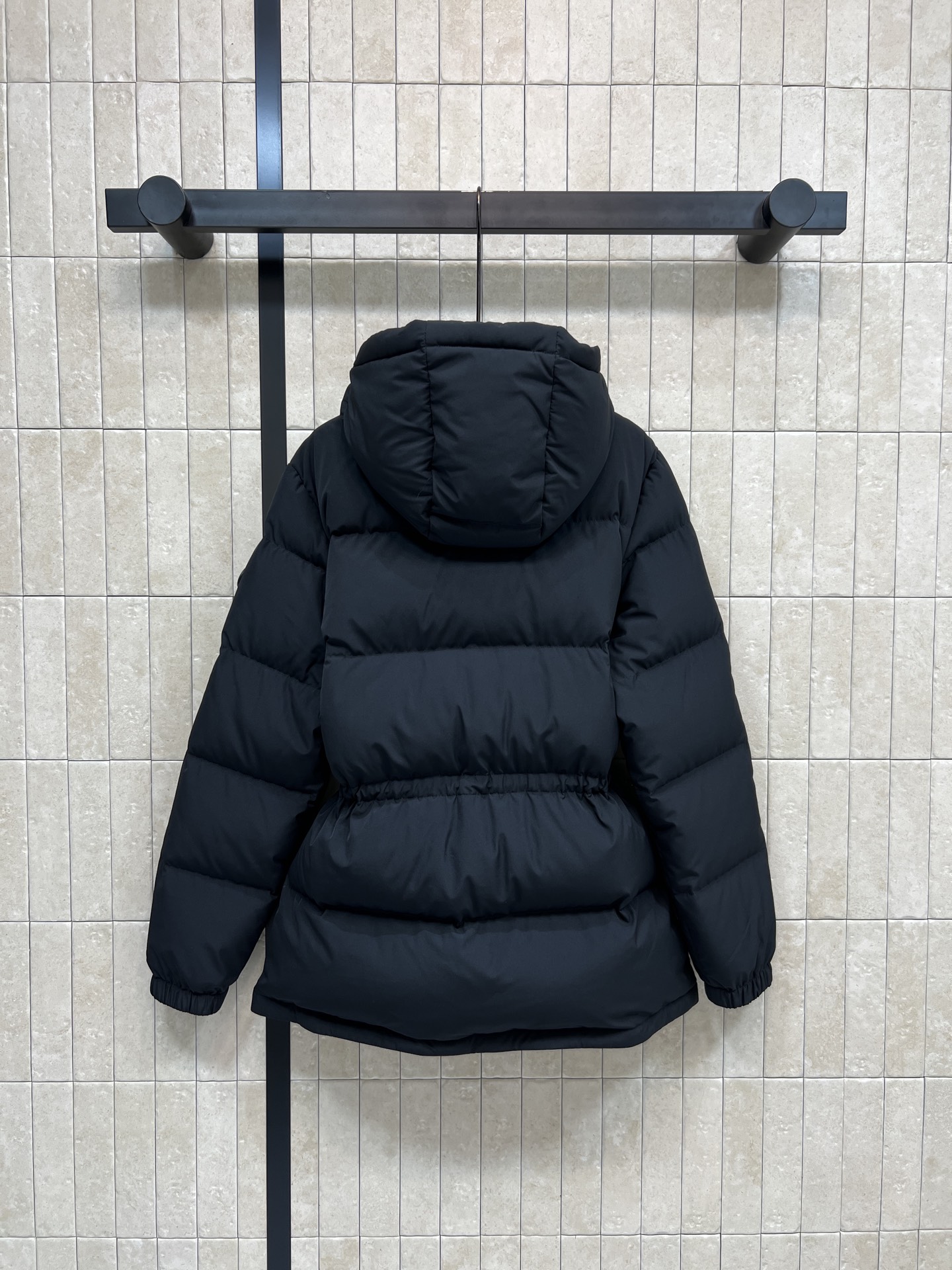 BUR家 26早春新款 连帽收腰羽绒服 标志性格纹拉链装饰 英伦风满满！高品质羽绒填充 保暖力超强 连帽