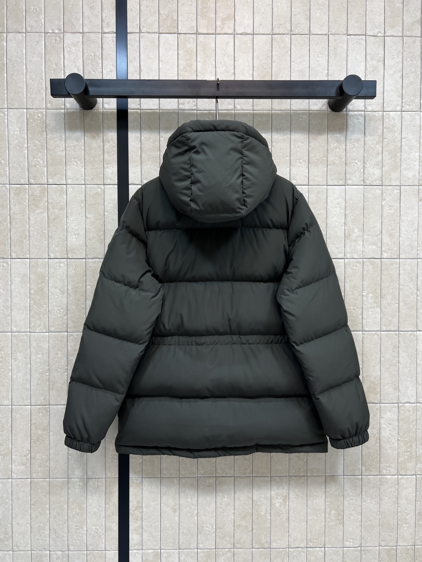 BUR家 26早春新款 连帽收腰羽绒服 标志性格纹拉链装饰 英伦风满满！高品质羽绒填充 保暖力超强 连帽