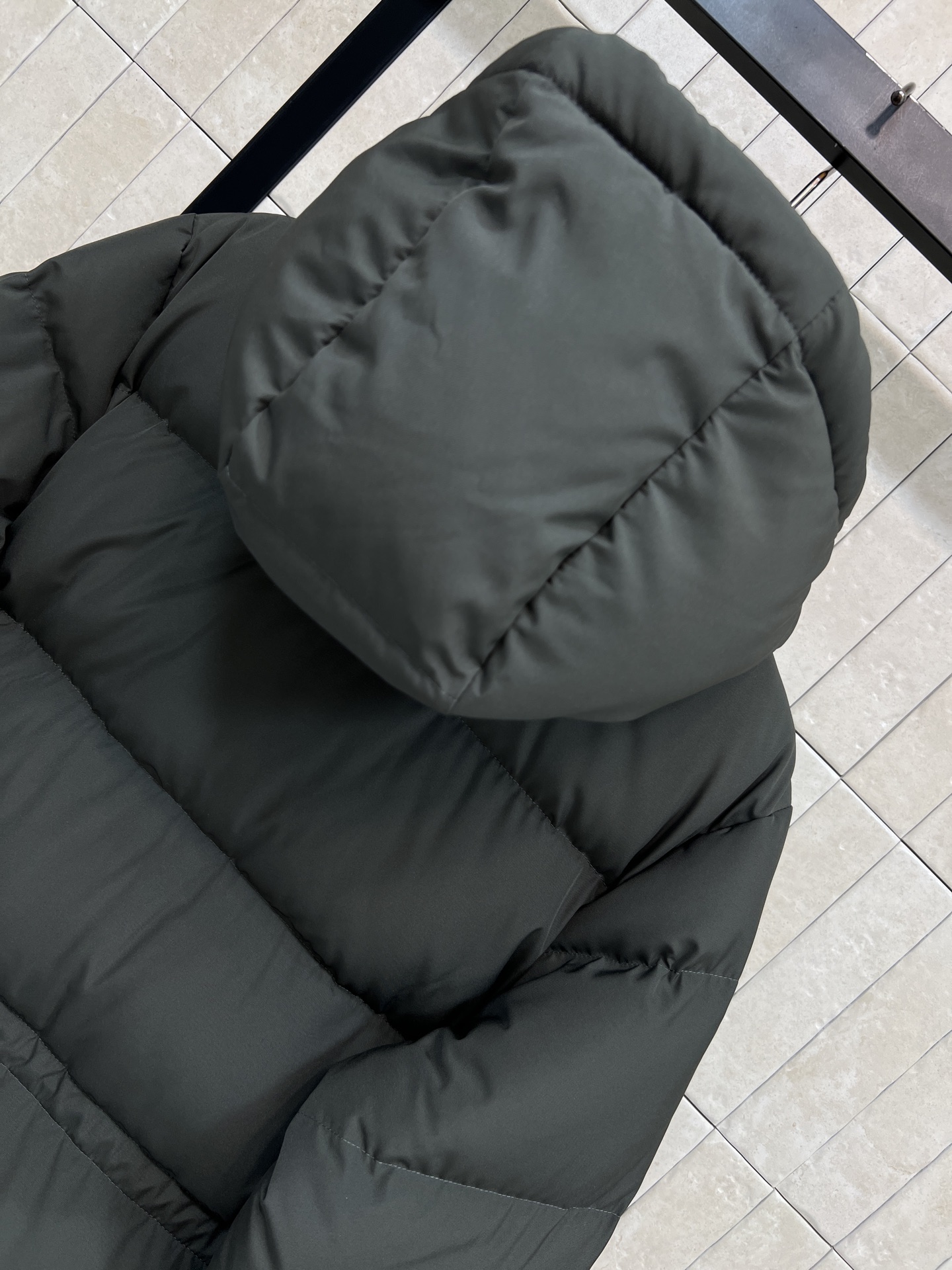 BUR家 26早春新款 连帽收腰羽绒服 标志性格纹拉链装饰 英伦风满满！高品质羽绒填充 保暖力超强 连帽