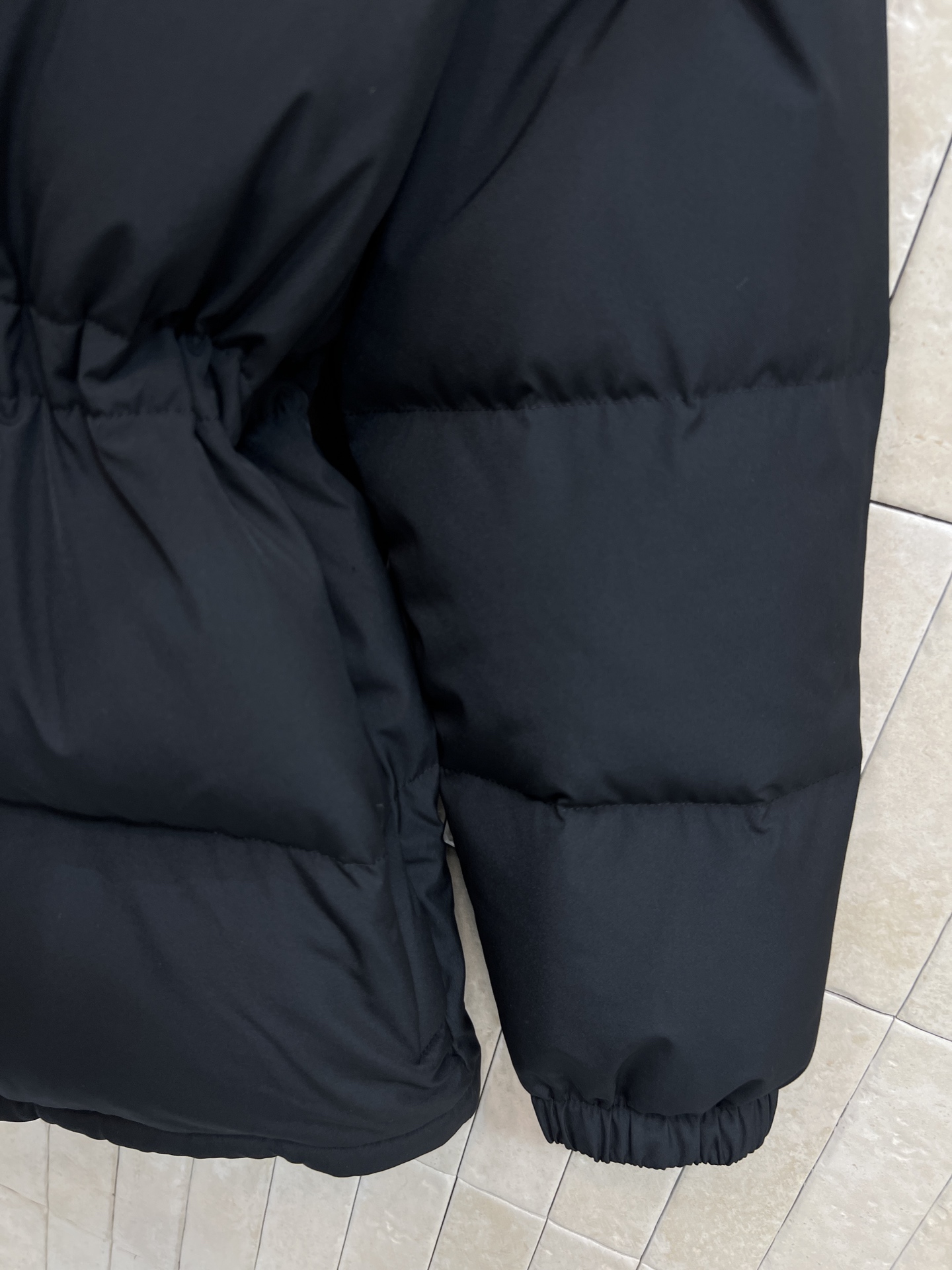 BUR家 26早春新款 连帽收腰羽绒服 标志性格纹拉链装饰 英伦风满满！高品质羽绒填充 保暖力超强 连帽