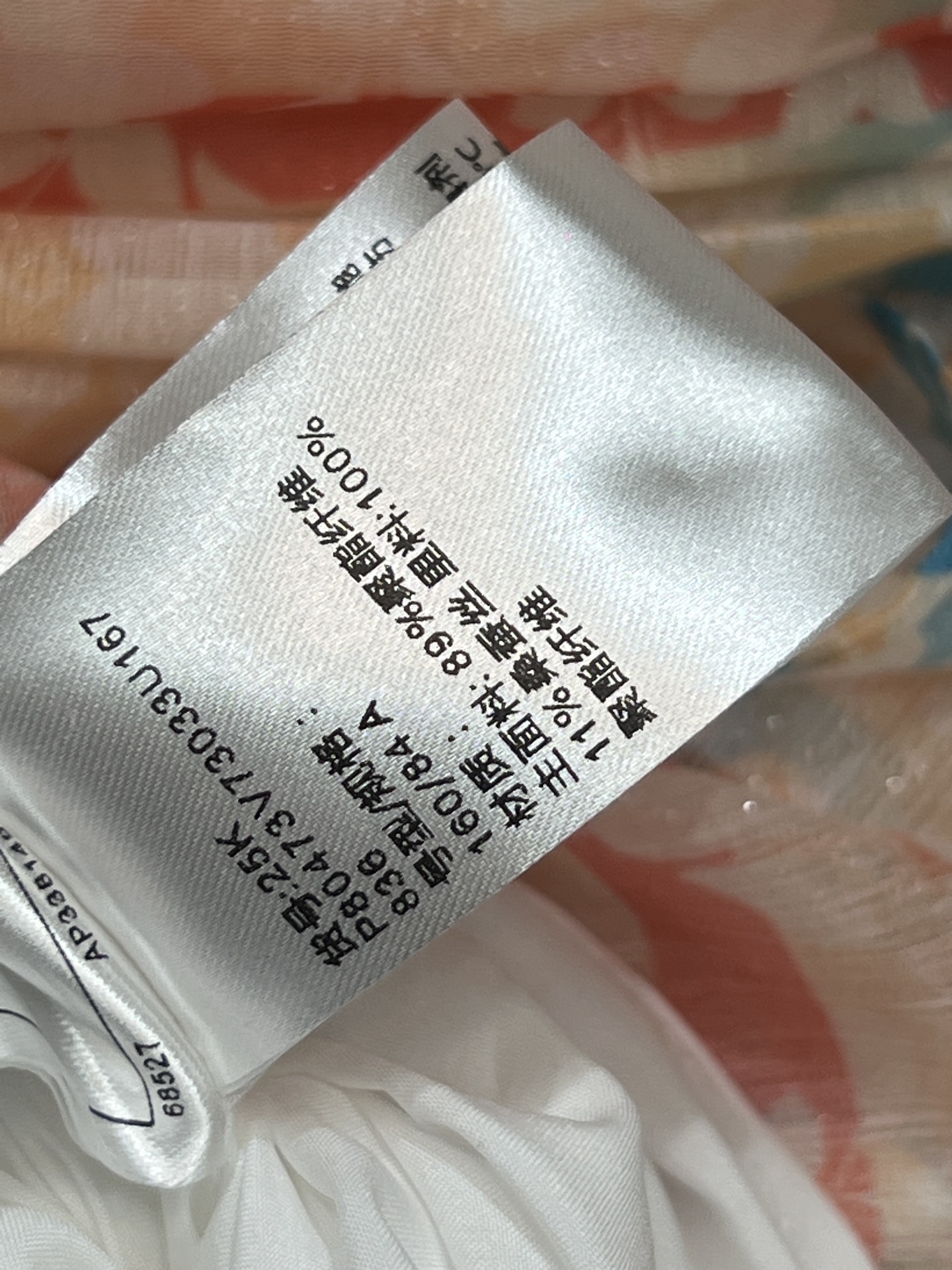 小香家 26春夏新款 碎花印花层叠短袖连衣裙 采用轻薄透气面料 粉蓝红碎花印花 艺术感满满 上身褶皱+胸